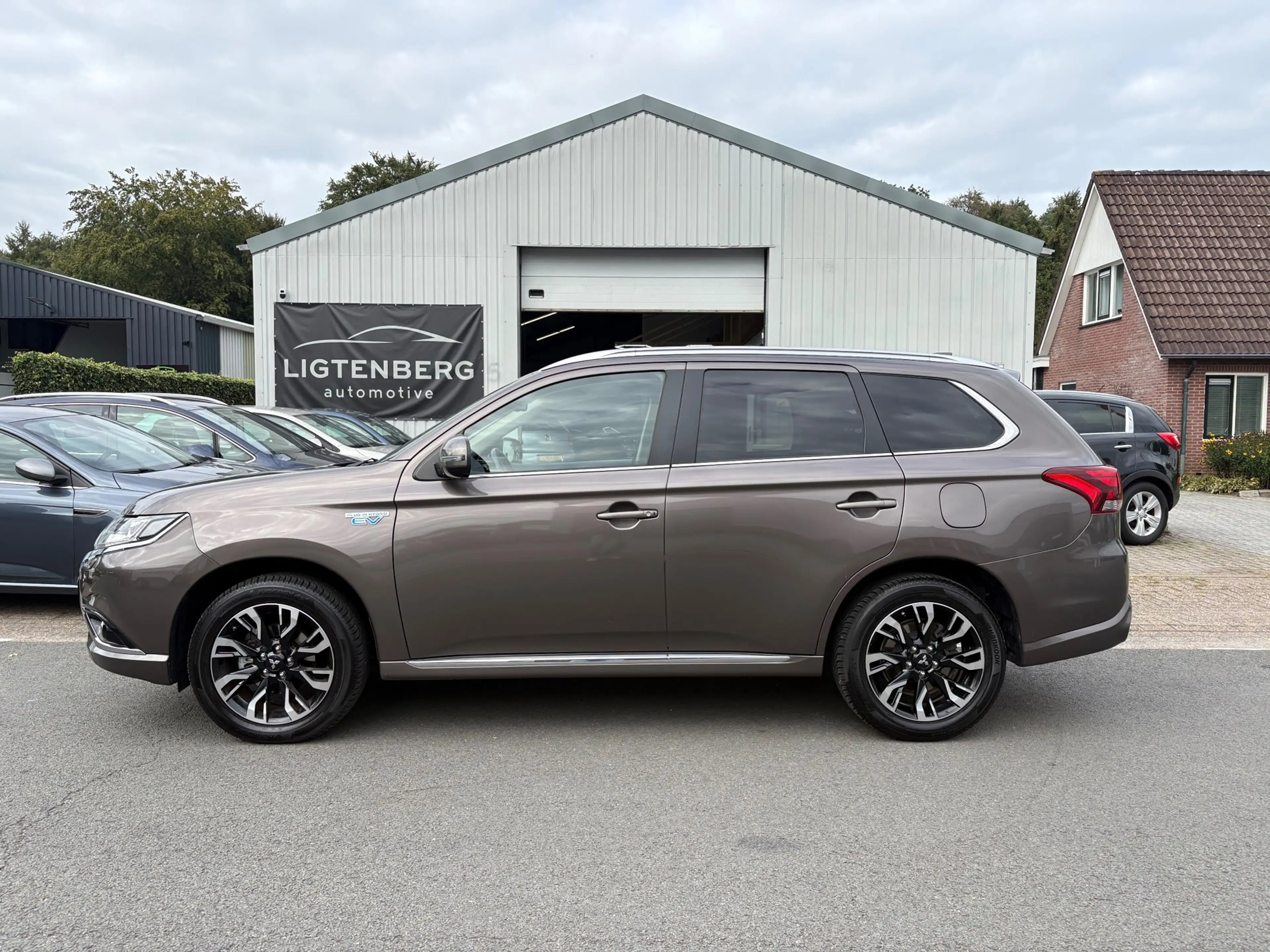 Mitsubishi Outlander 2.0 PHEV Executive Edition — photo 9