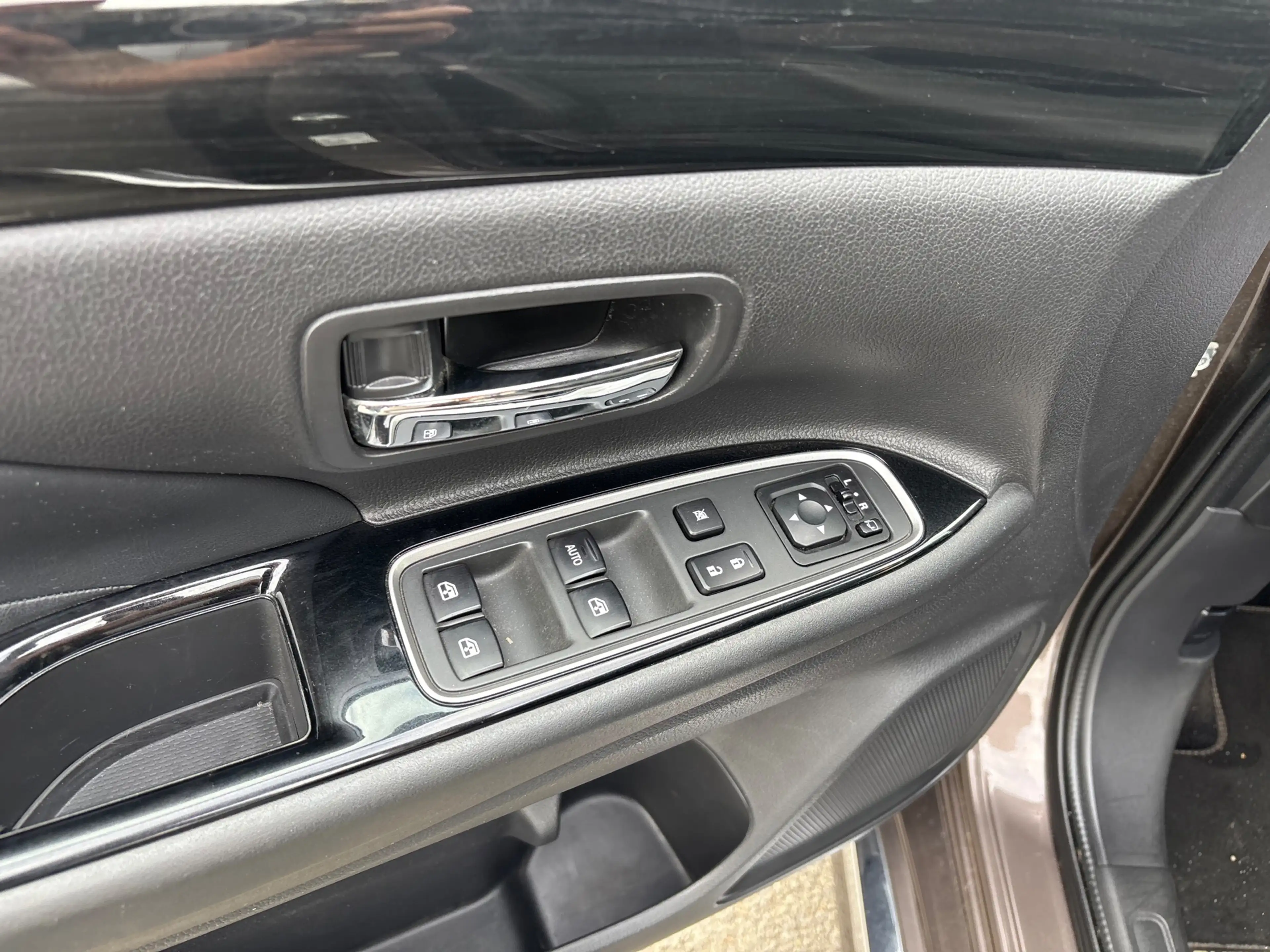 Mitsubishi Outlander 2.0 PHEV Executive Edition — photo 23
