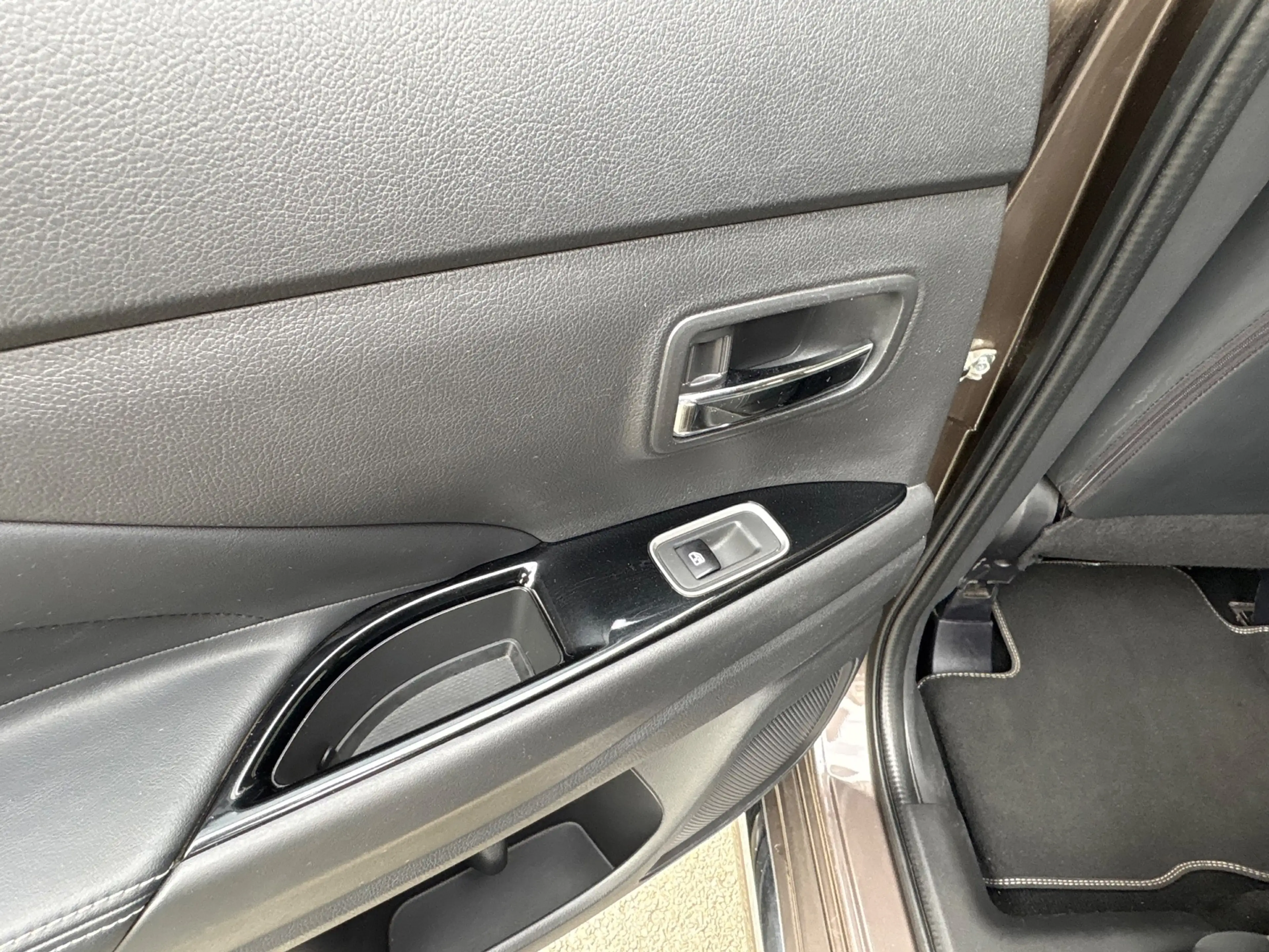 Mitsubishi Outlander 2.0 PHEV Executive Edition — photo 25