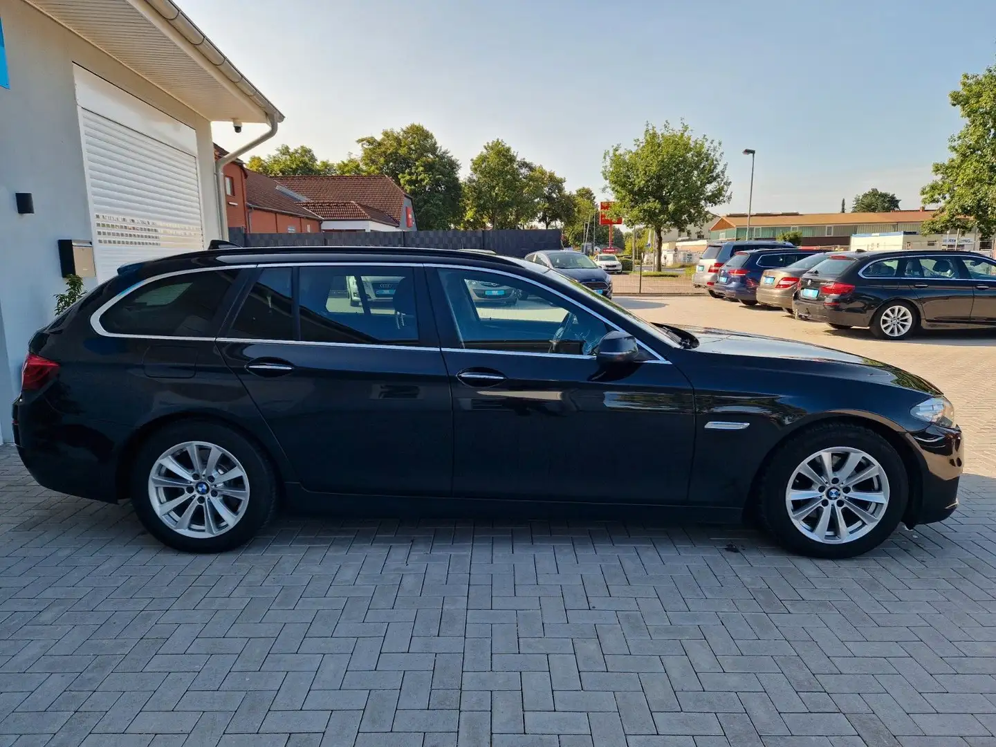 BMW 520 d+Automatik+Scheckheft+Bi-Xenon Schwarz - 2