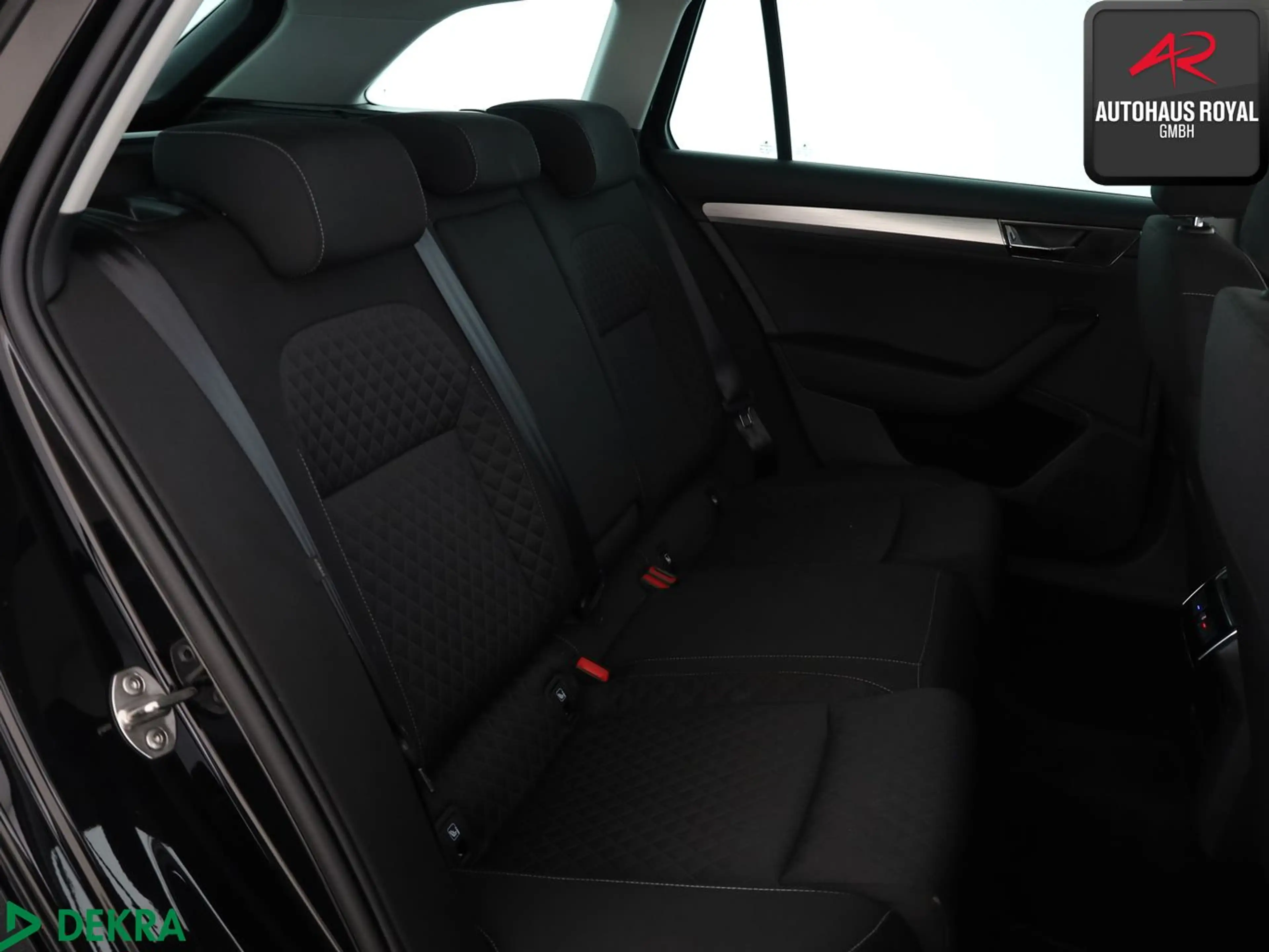 Skoda Superb Combi 2.0 TDI PANO,KEYLESS,ACC,KAMERA — photo 12