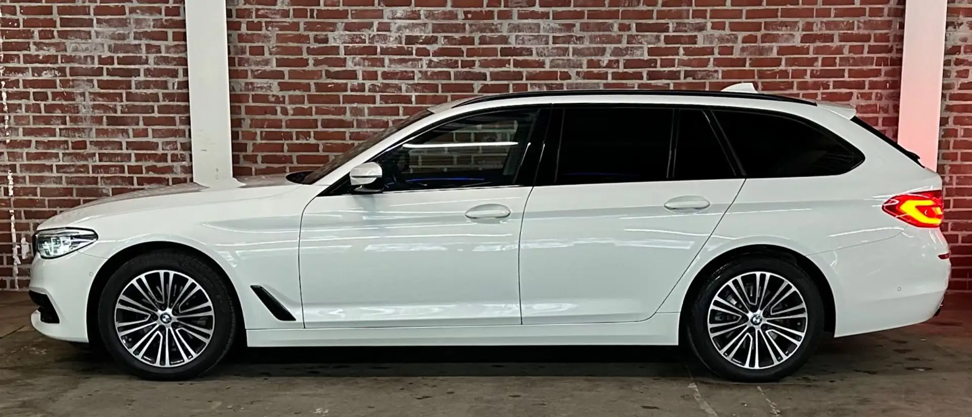 BMW 520 d Touring Sport Line LED/HeadUP/R.Kam/AHK Blanc - 2