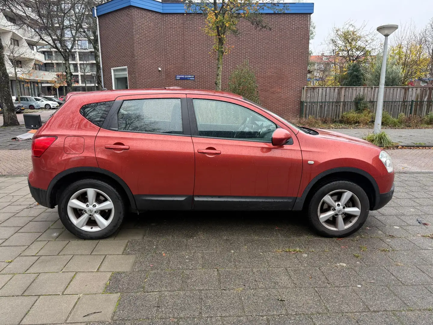 Nissan Qashqai 1.6 84kw Acenta Airco Cruise NAP Rood - 2