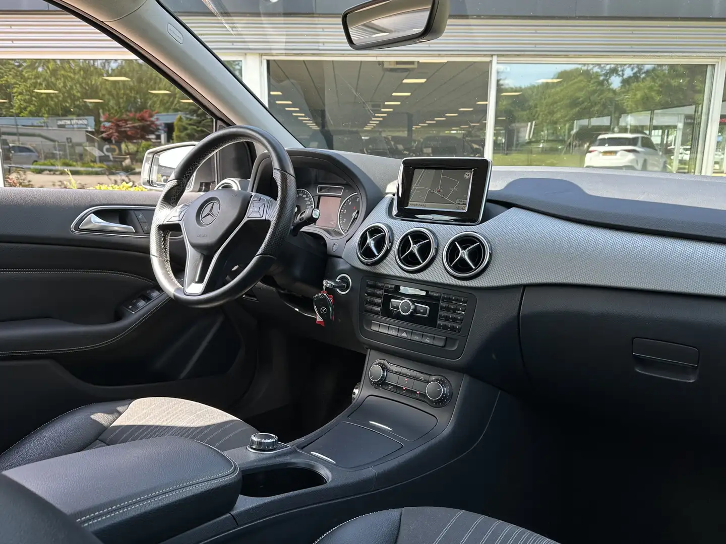 Mercedes-Benz B 200 Ambition | 156 pk | Trekhaak | Xenon | Navi Grau - 2