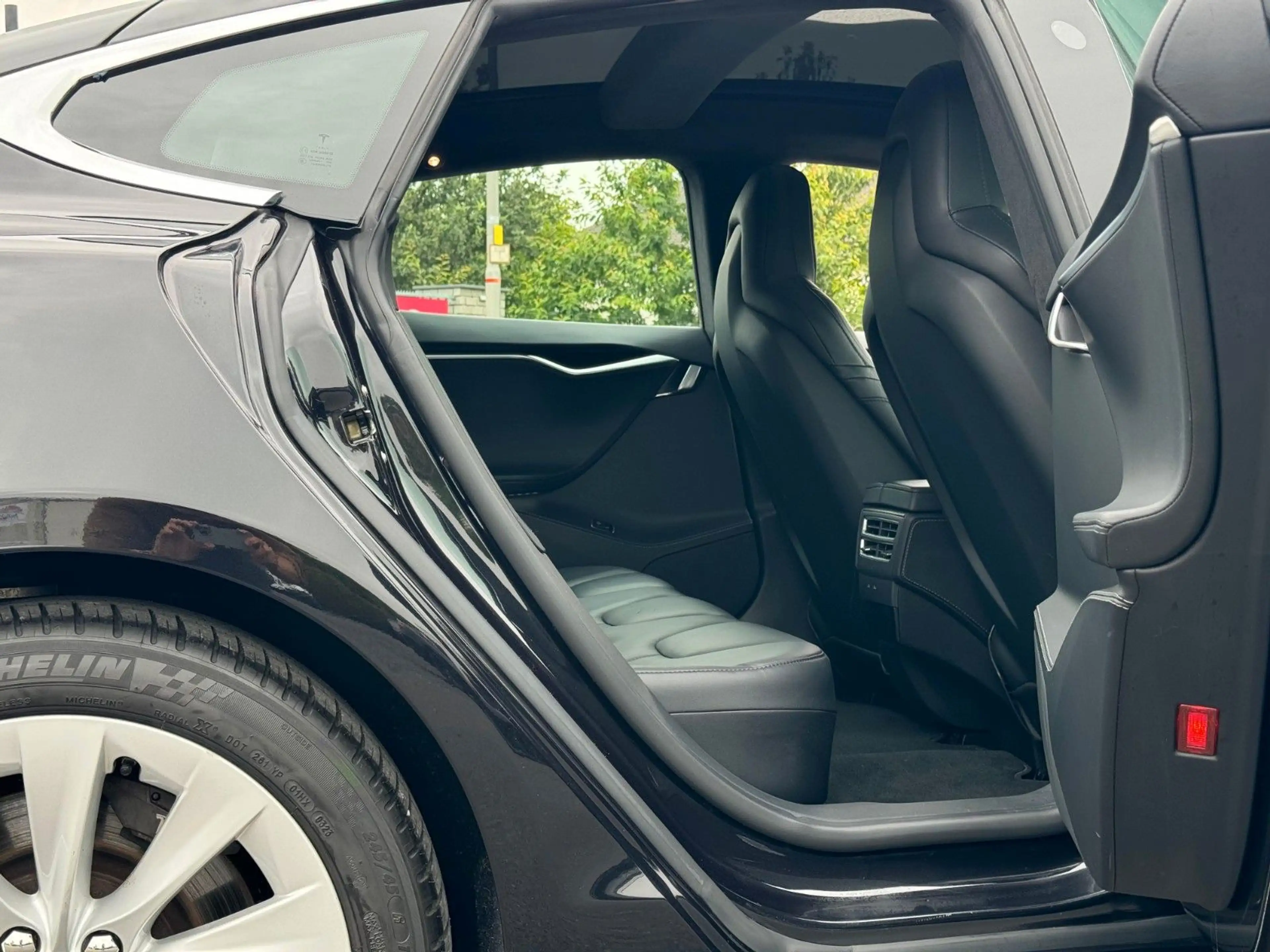 Tesla Model S 75D Dual Motor Panorama Premium — photo 10