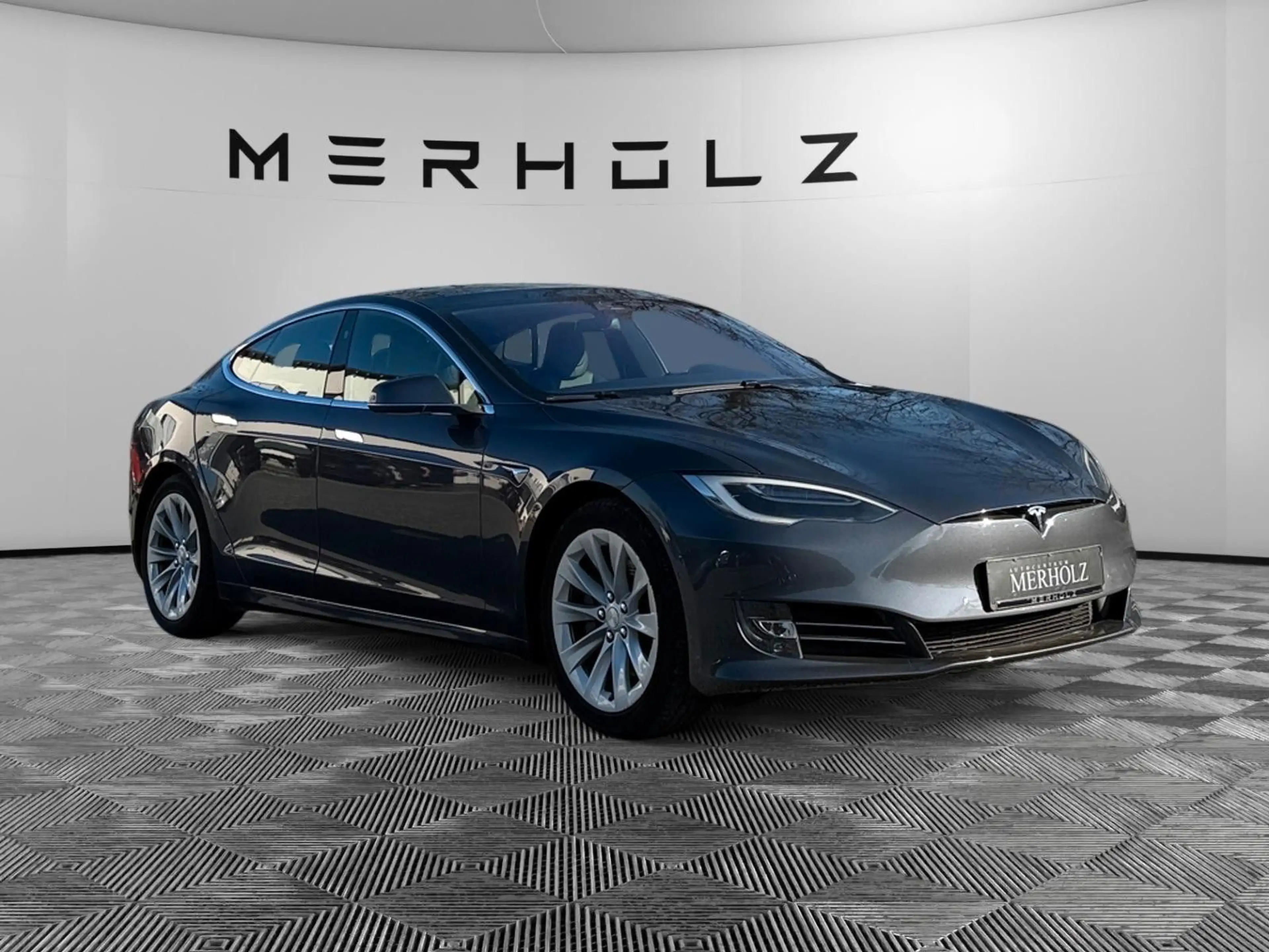 Tesla Model S 75D Dual Motor Panorama Premium — photo 2