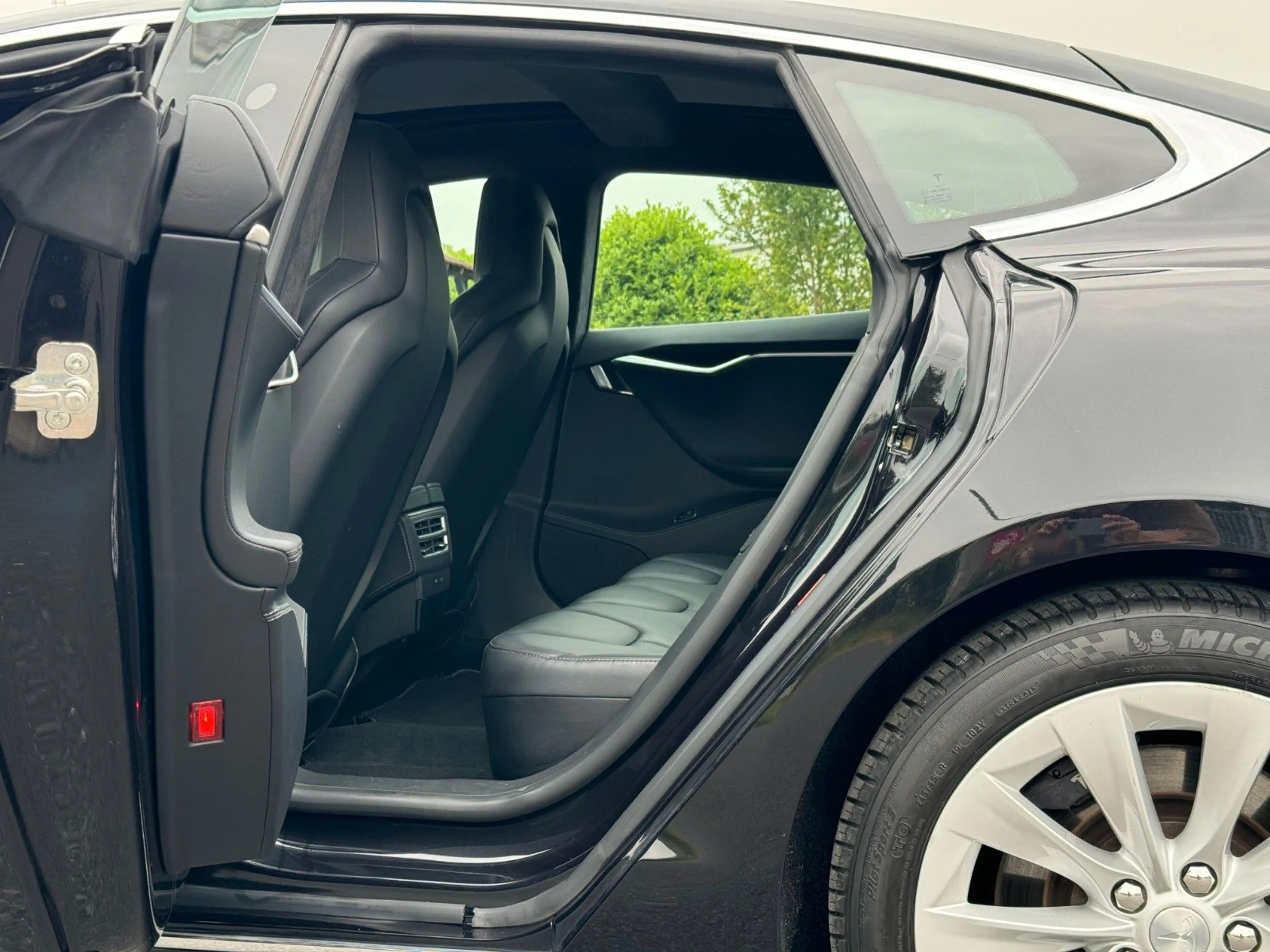 Tesla Model S 75D Dual Motor Panorama Premium — photo 9