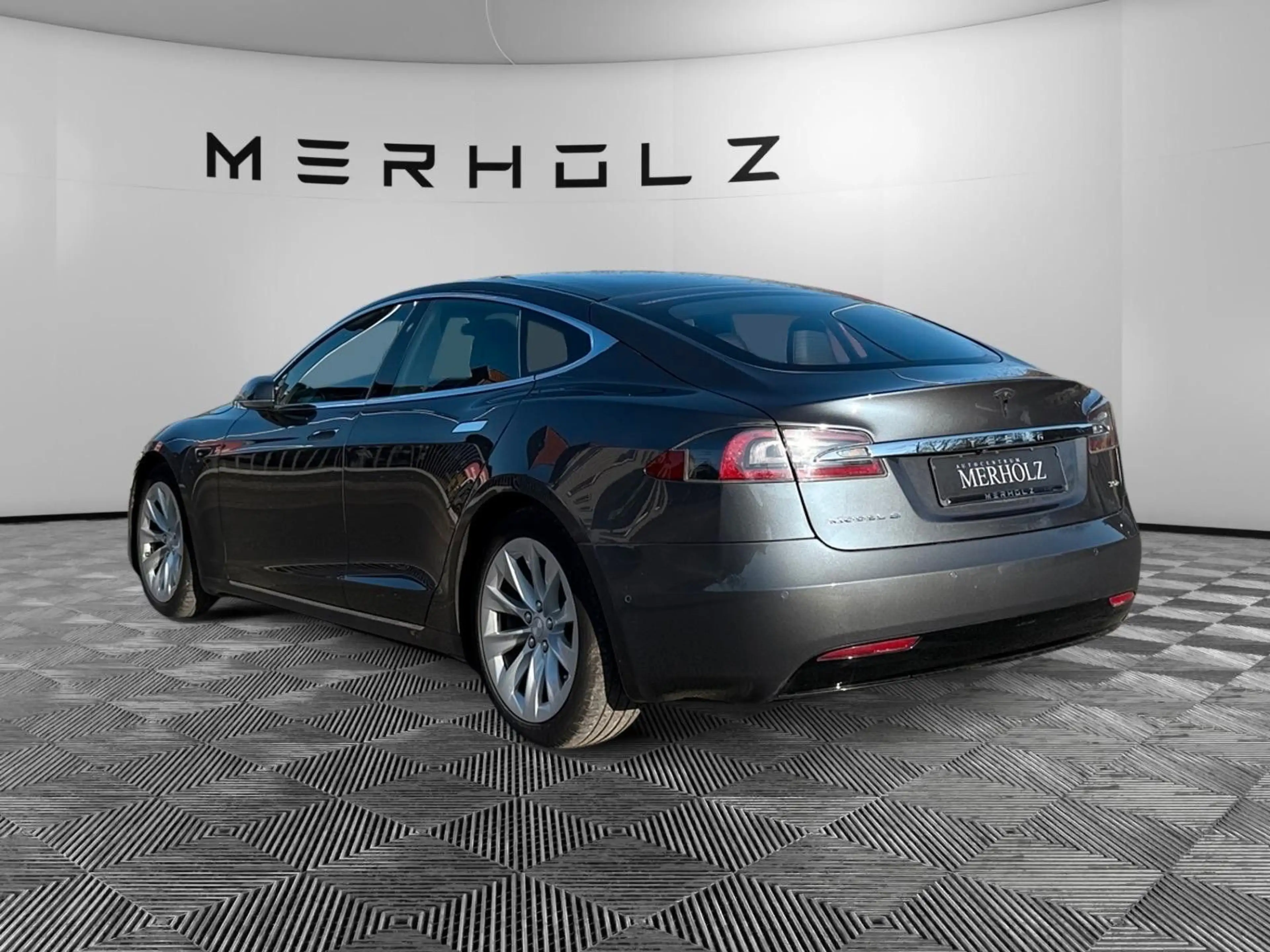Tesla Model S 75D Dual Motor Panorama Premium — photo 3