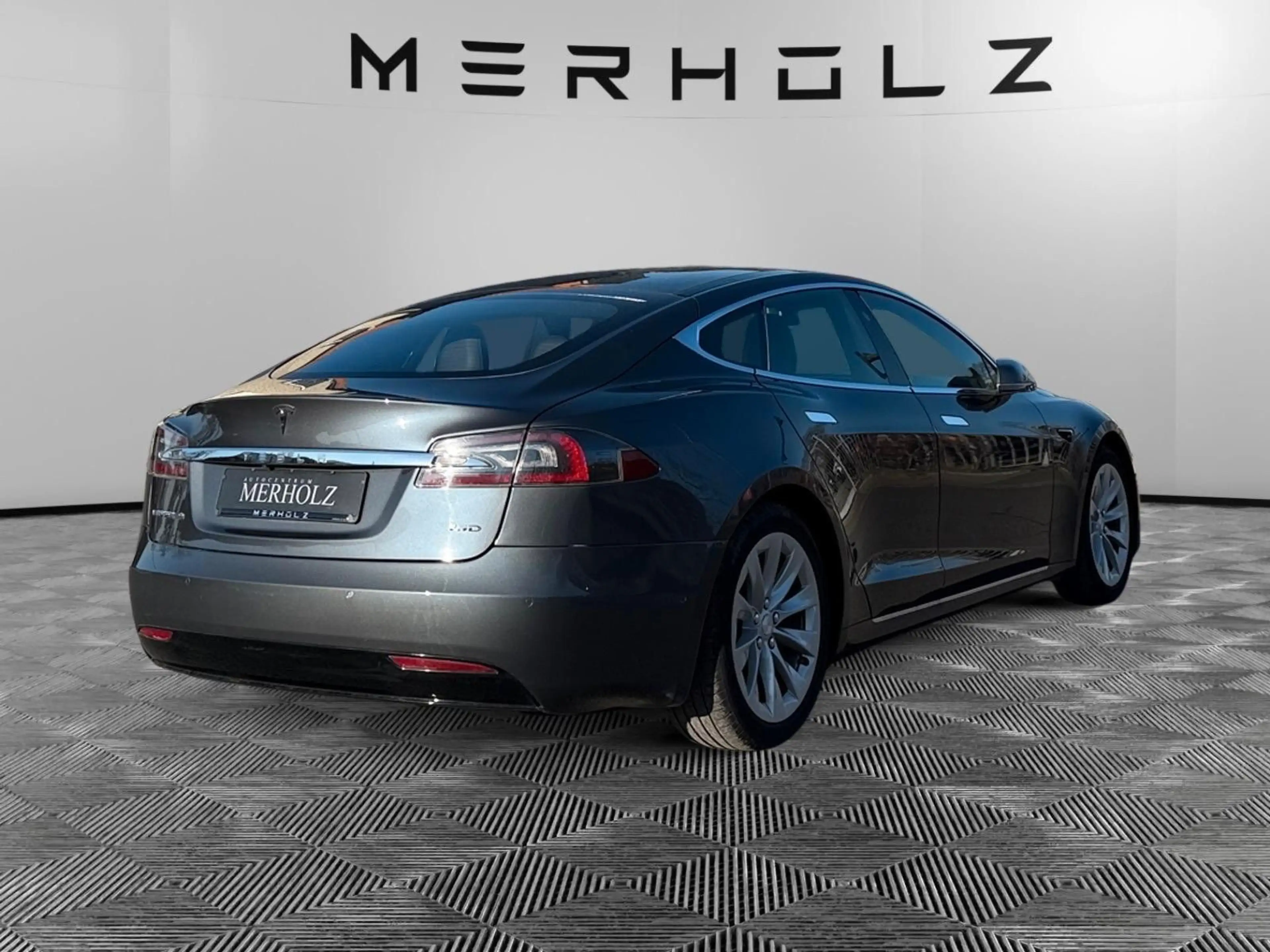 Tesla Model S 75D Dual Motor Panorama Premium — photo 4