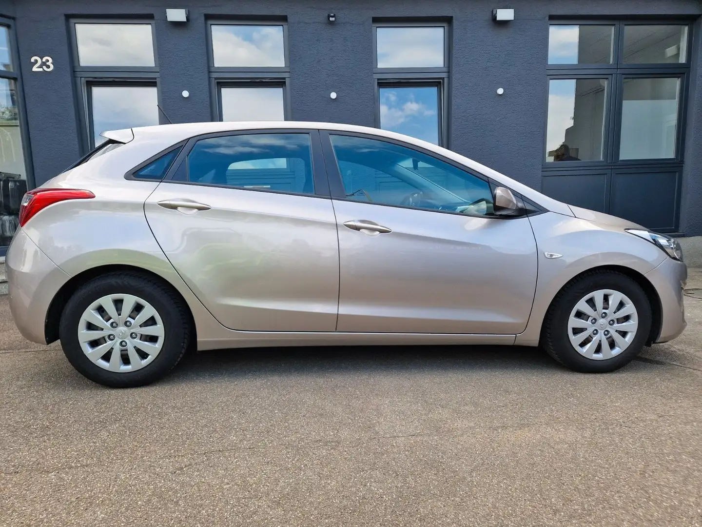 Hyundai i30 blue Classic +AUTOMATIK+KLIMAAUTO+1.HD+ Grigio - 2
