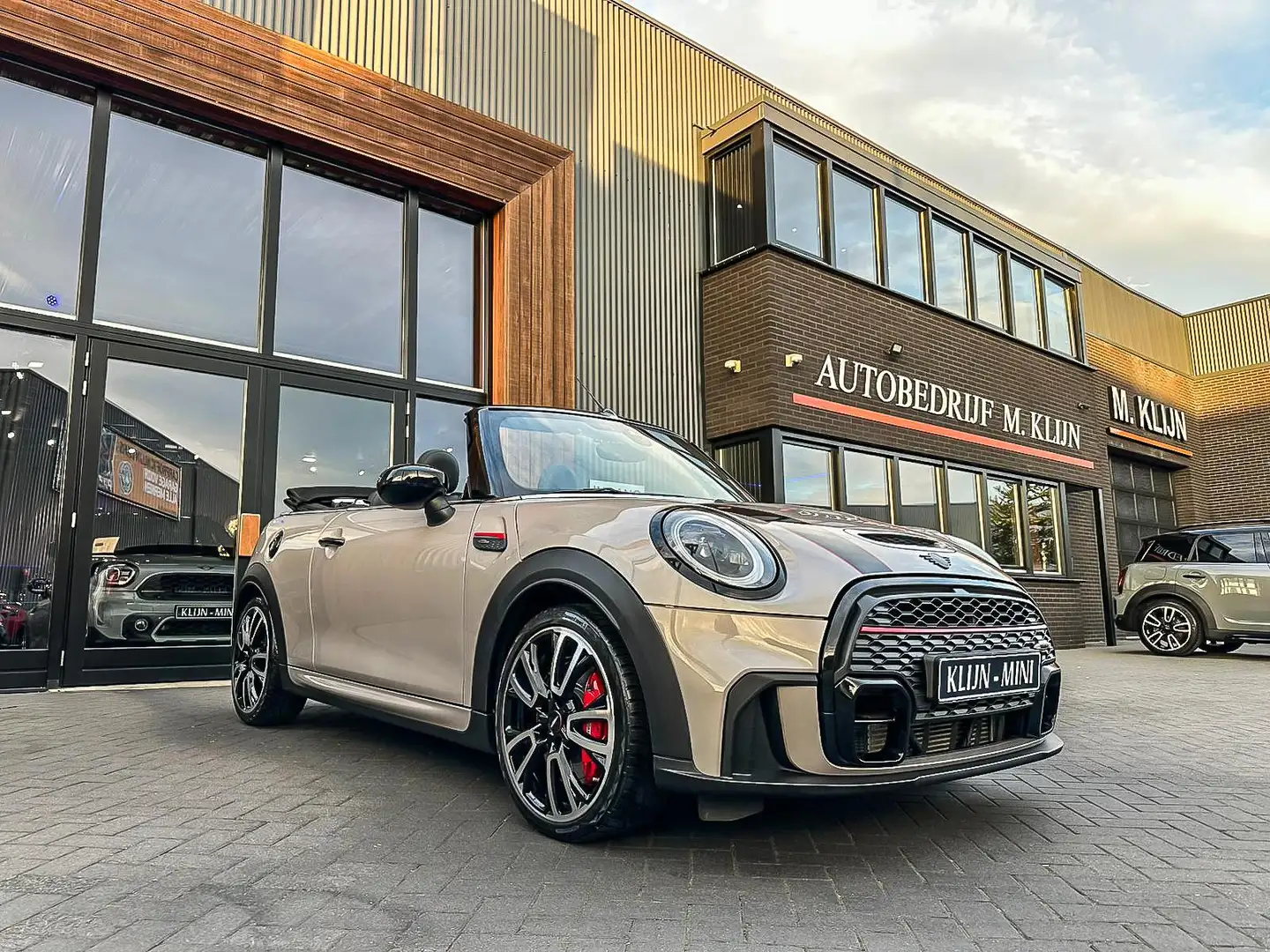 MINI John Cooper Works Cabrio Mini 2.0 JCW Pack F1 aut 231pk Rooftopgrey/Camera/ Grijs - 1