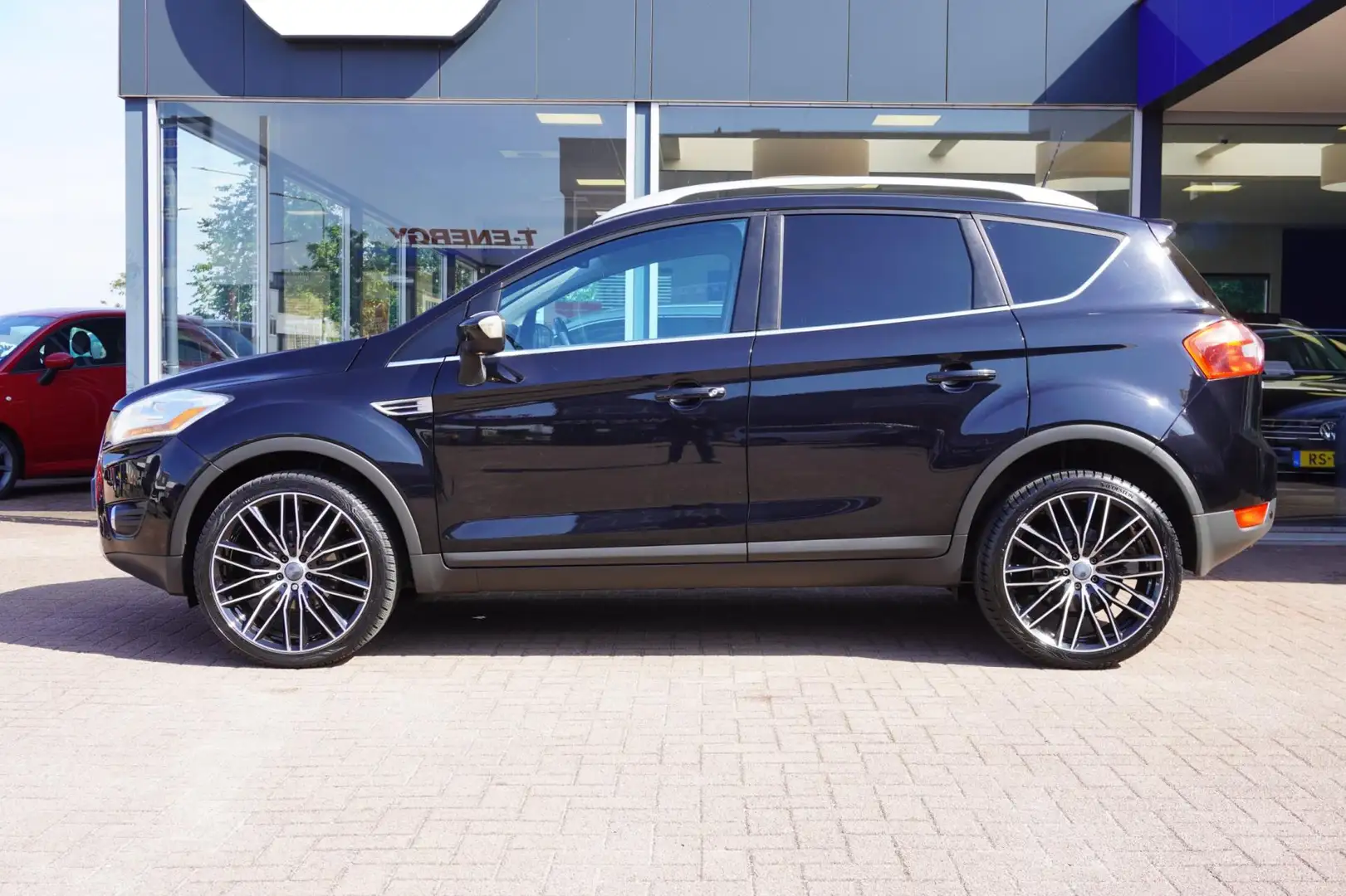 Ford Kuga 2.5 20V Titanium | Automaat | Airco | Vol opties | Noir - 2