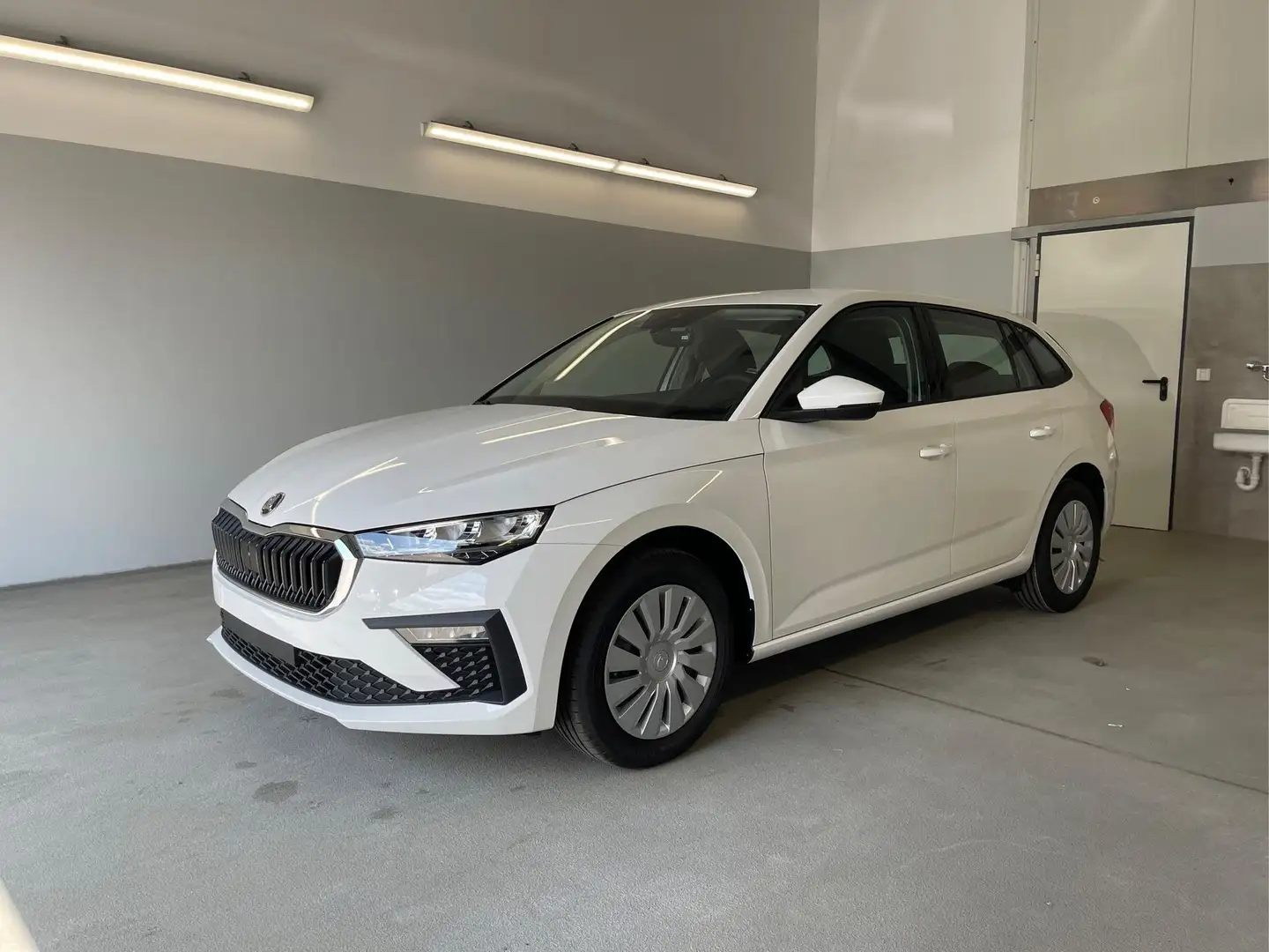 Skoda Scala Facelift 115PS DSG AHK+App-Connect 1.0 TSI DSG ... Bílá - 1