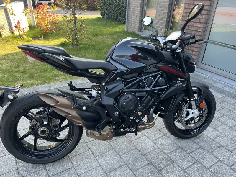 MV Agusta Brutale - foto 2