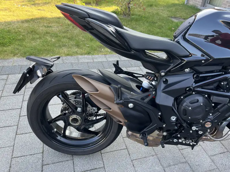 MV Agusta Brutale - foto 5