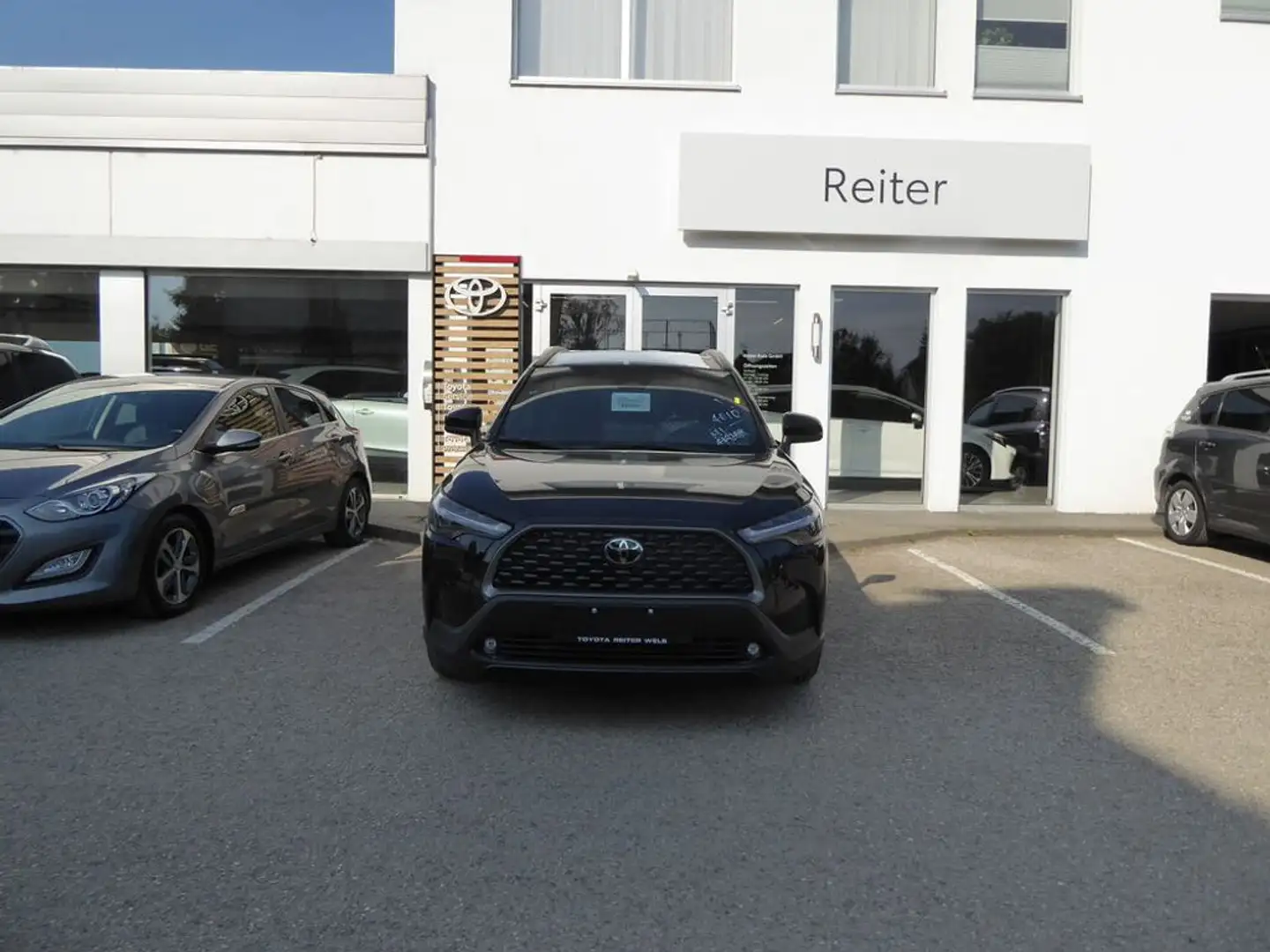 Toyota Corolla Cross 2,0 Hybrid Active Drive 2WD Schwarz - 1