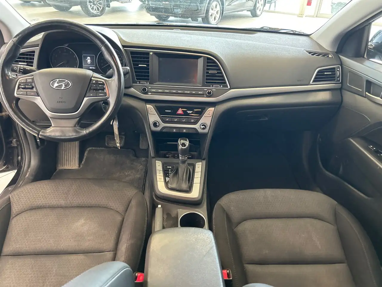 Hyundai ELANTRA снимка Hyundai ELANTRA