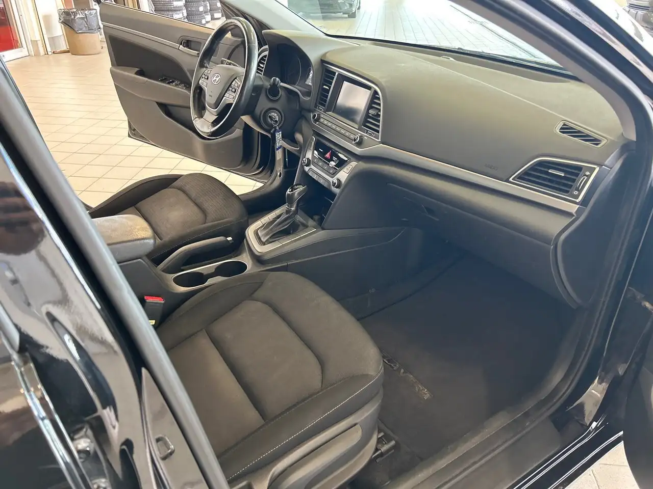 Hyundai ELANTRA снимка Hyundai ELANTRA