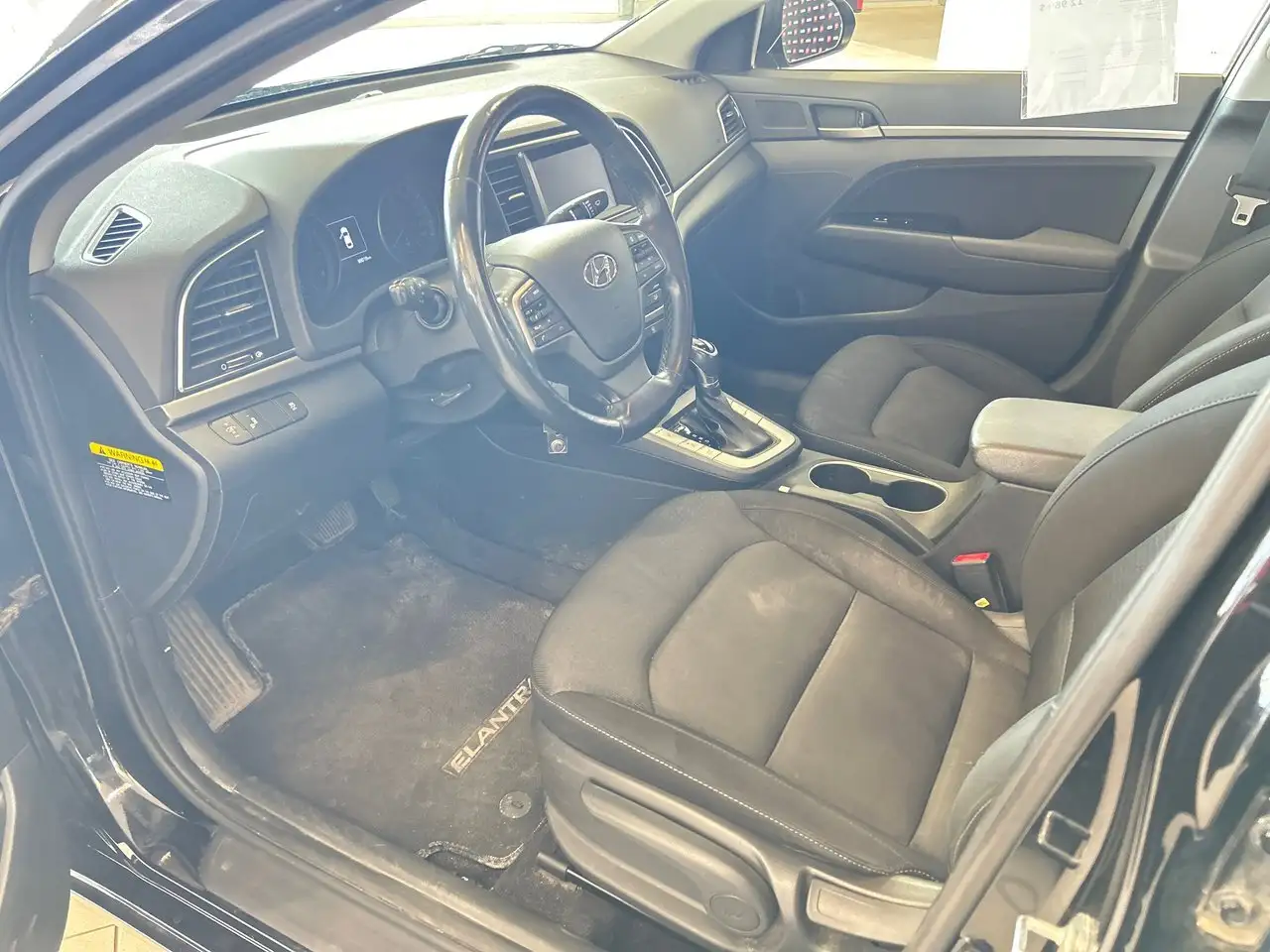 Hyundai ELANTRA снимка Hyundai ELANTRA