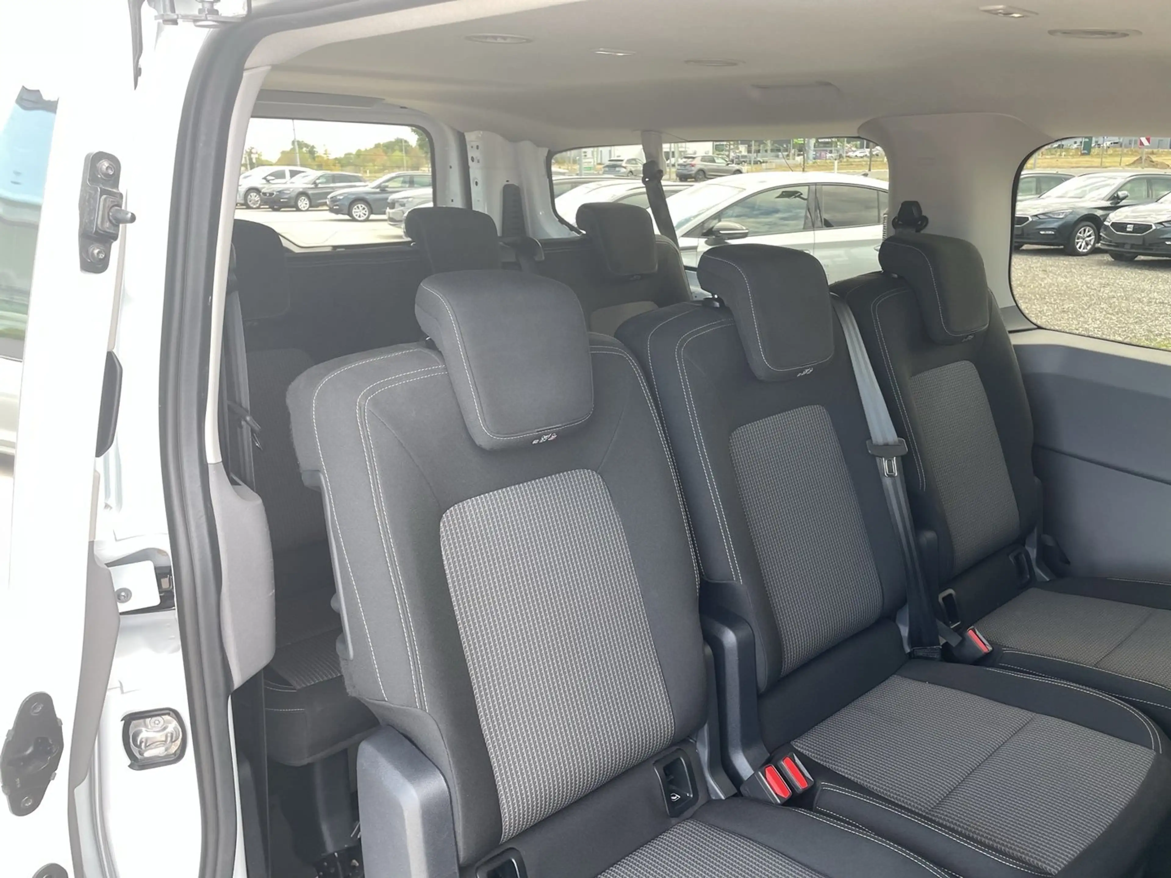 Volkswagen Transporter Kombi LR TDI — photo 13