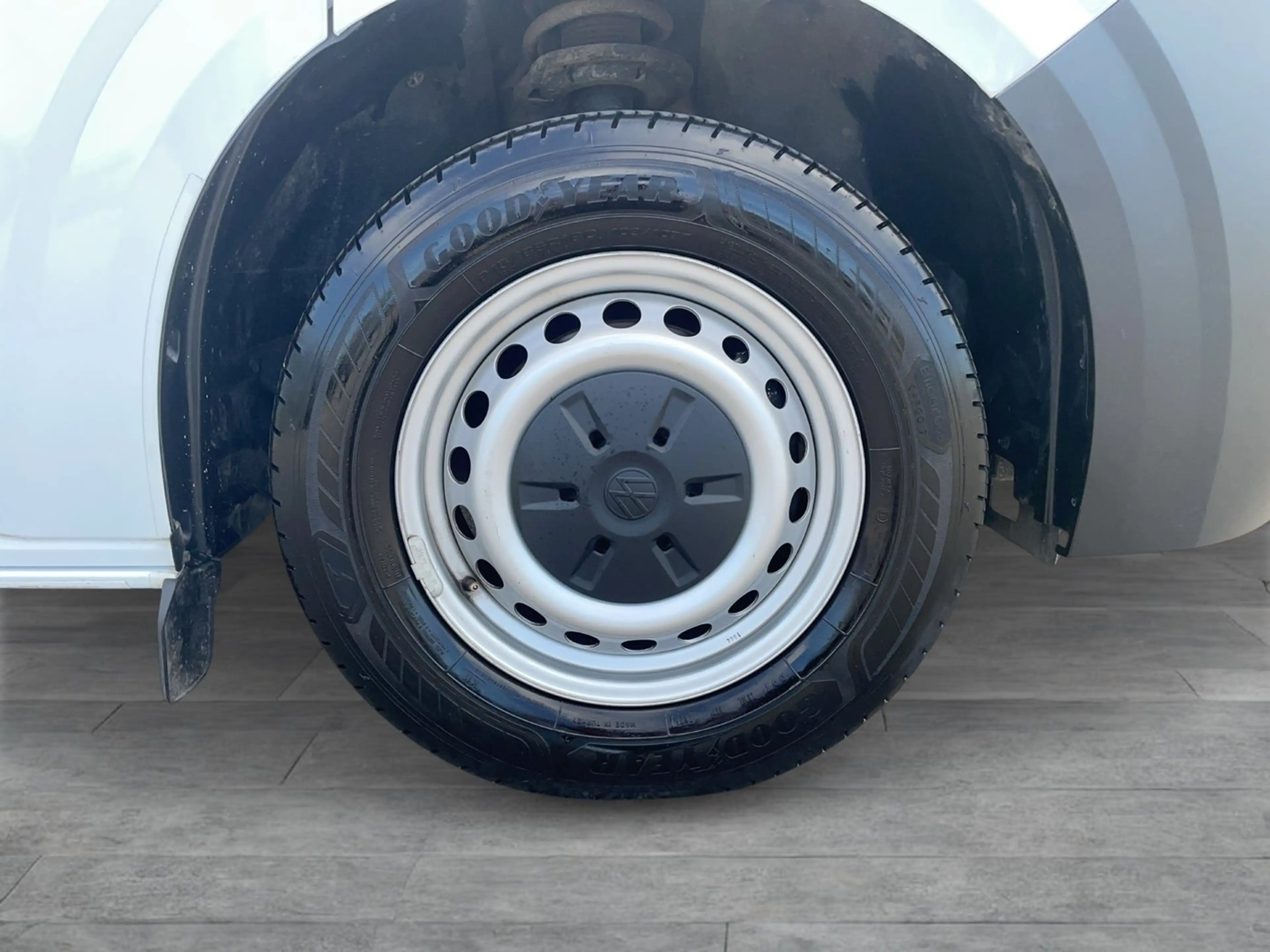 Volkswagen Transporter Kombi LR TDI — photo 7