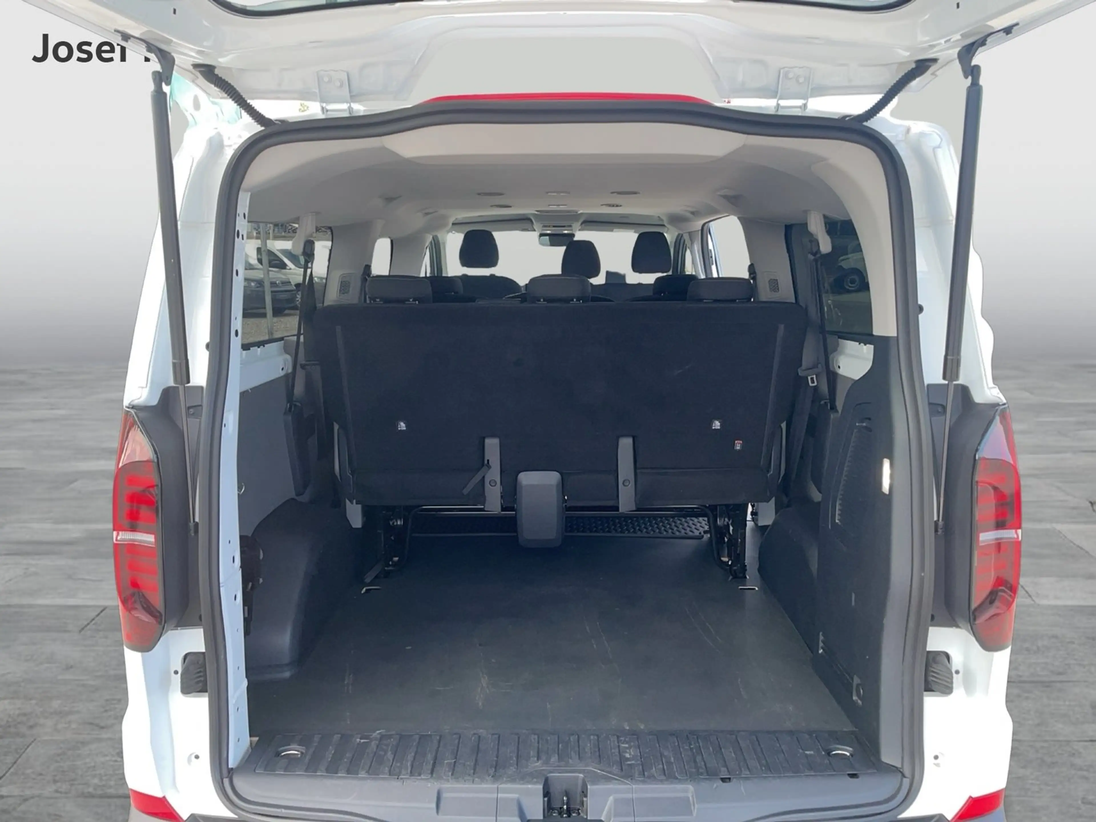 Volkswagen Transporter Kombi LR TDI — photo 12
