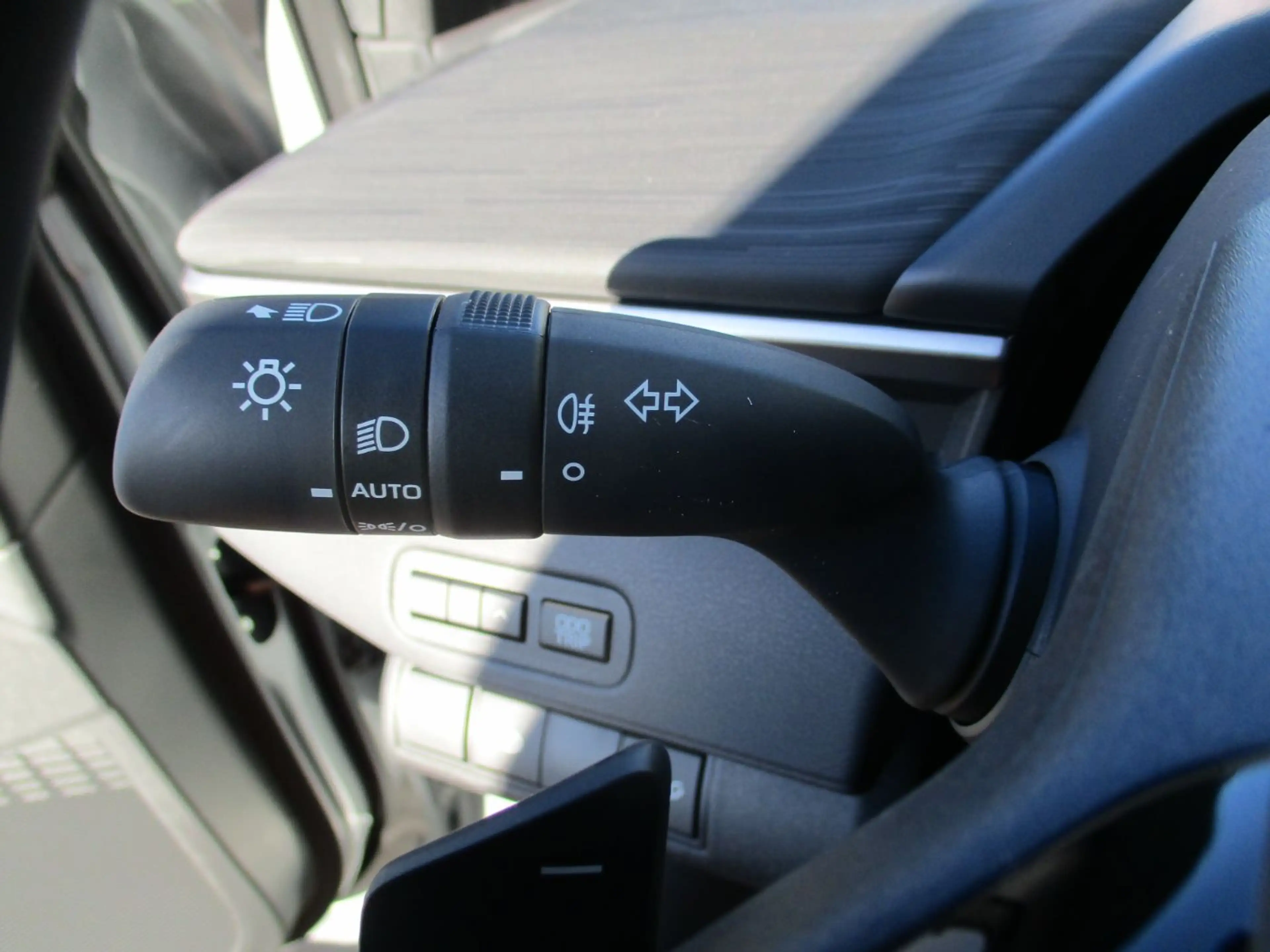 Toyota C-HR + W Teamplayer ACC+LED+Navi+SHZ+2xKlima+Kam. — photo 15