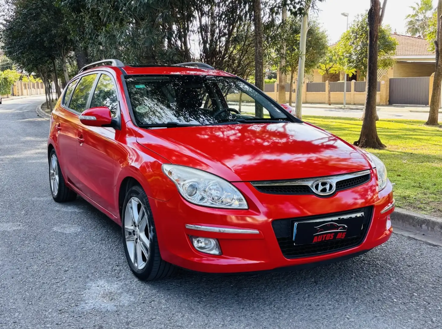 Hyundai i30 CW 2.0CRDi Premium Rojo - 1