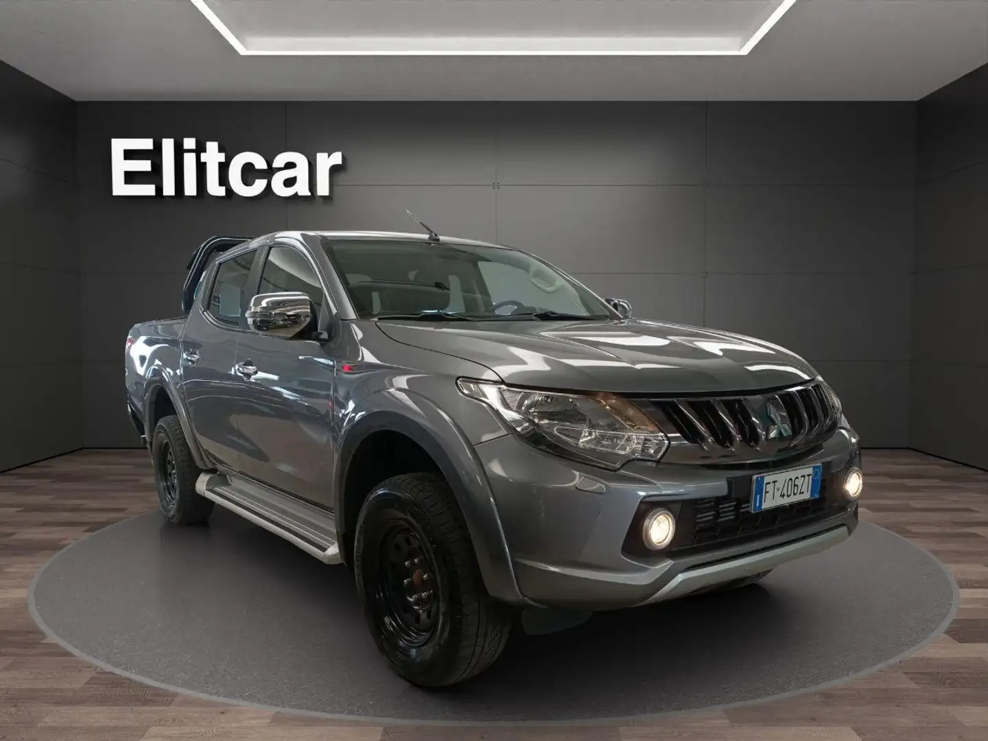 Mitsubishi L200 2.4 DI-D/154CV Double Cab Intense Navi MGN Grijs - 2