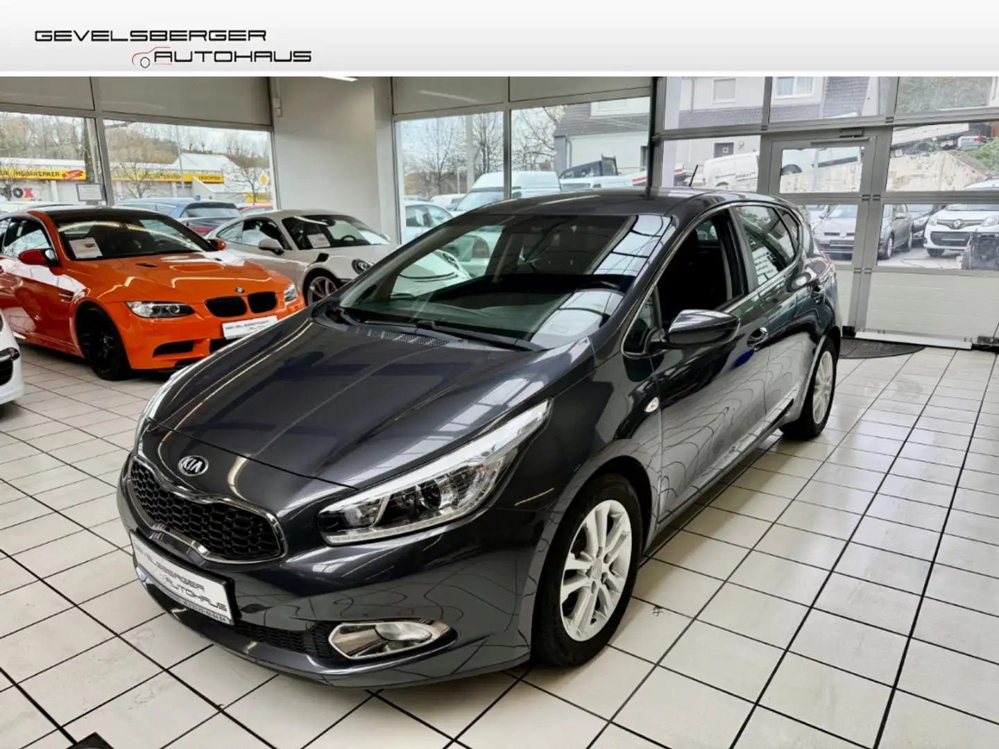 Kia Ceed / cee'd FIFA World Cup Edition 1.6 GDI 1.Hand Mehrzonenkli Grau - 1