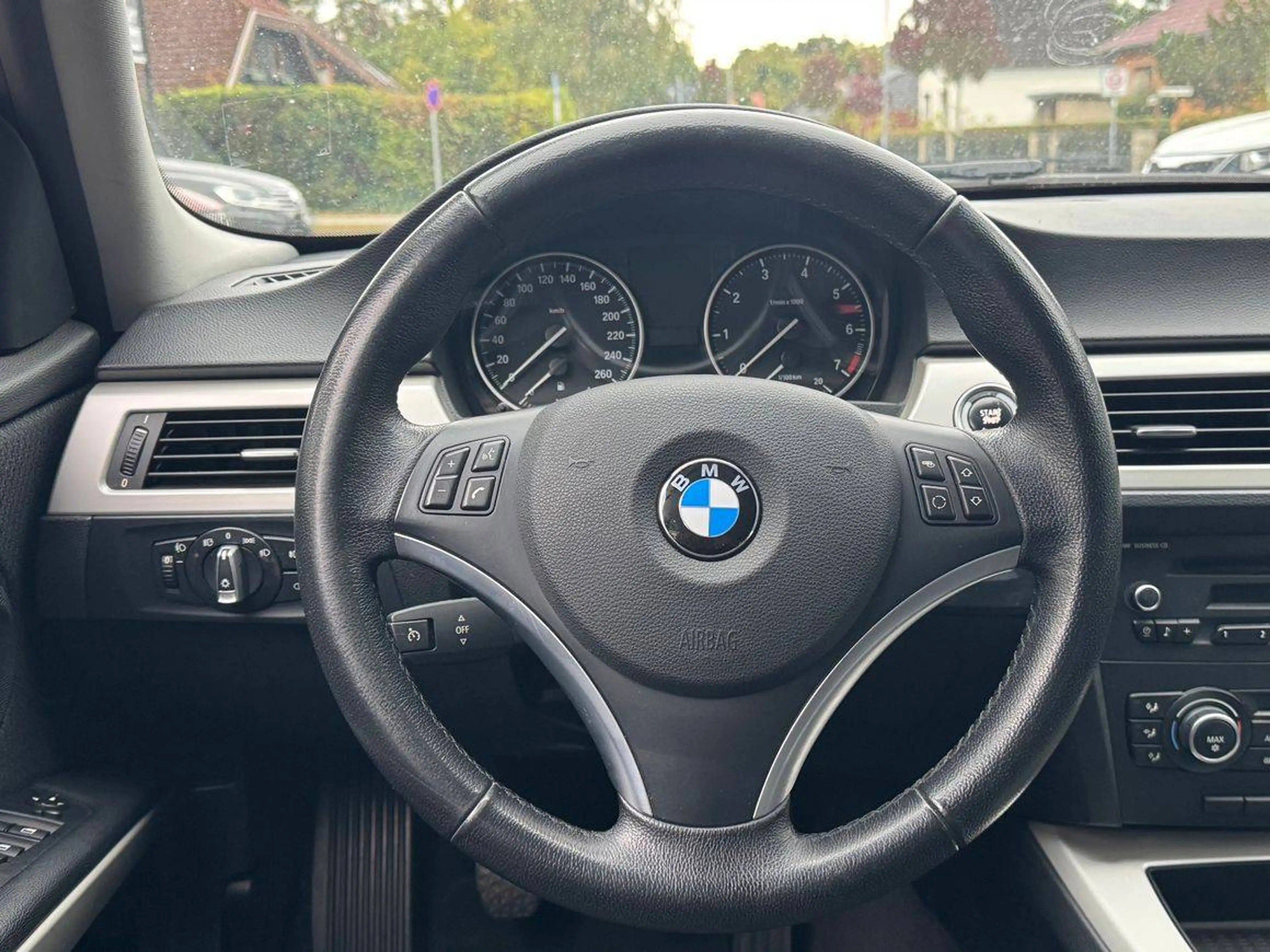 BMW 318 i-PDC-Sitzheitzung-Klimaautomatik-Allwetterreifen 25 — photo 14