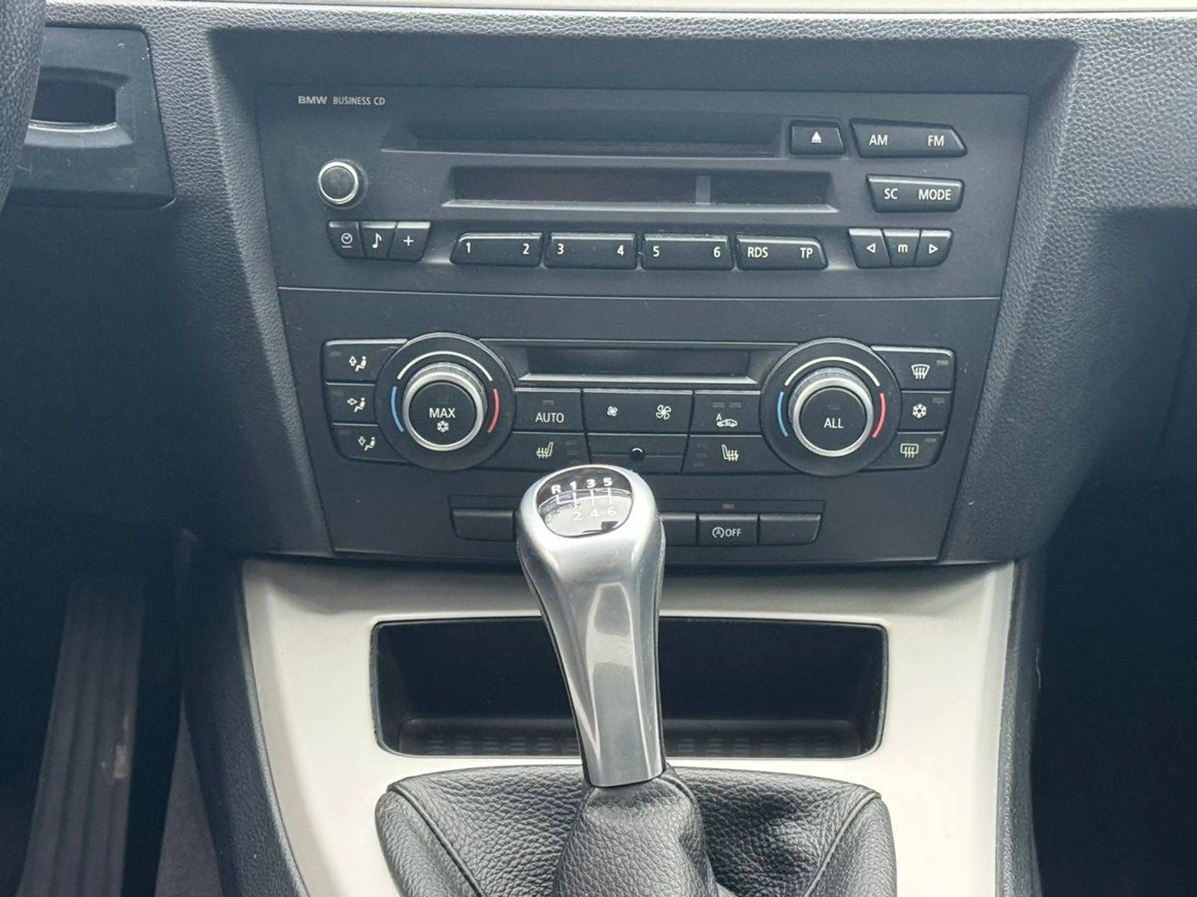 BMW 318 i-PDC-Sitzheitzung-Klimaautomatik-Allwetterreifen 25 — photo 13