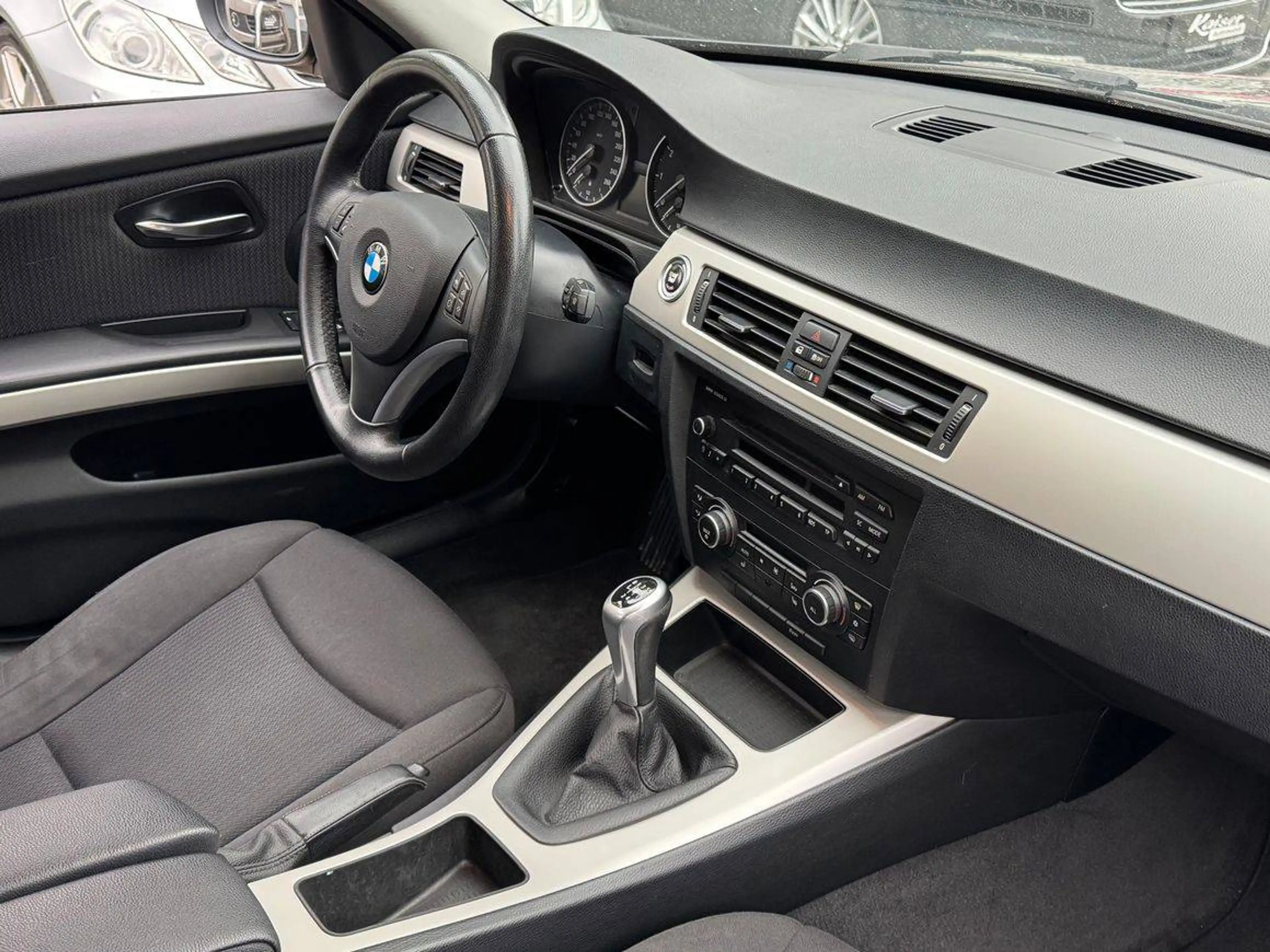 BMW 318 i-PDC-Sitzheitzung-Klimaautomatik-Allwetterreifen 25 — photo 15
