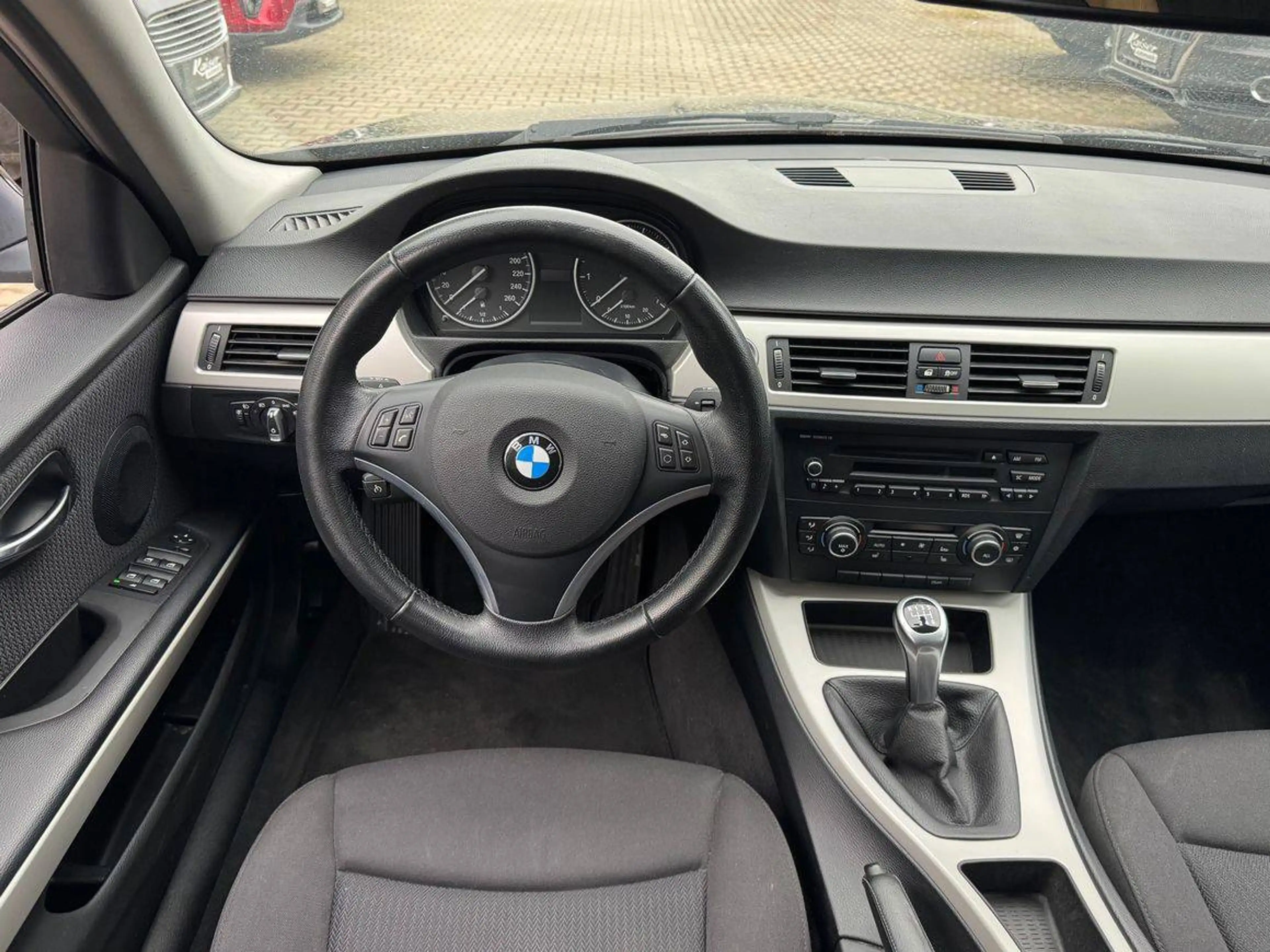 BMW 318 i-PDC-Sitzheitzung-Klimaautomatik-Allwetterreifen 25 — photo 12