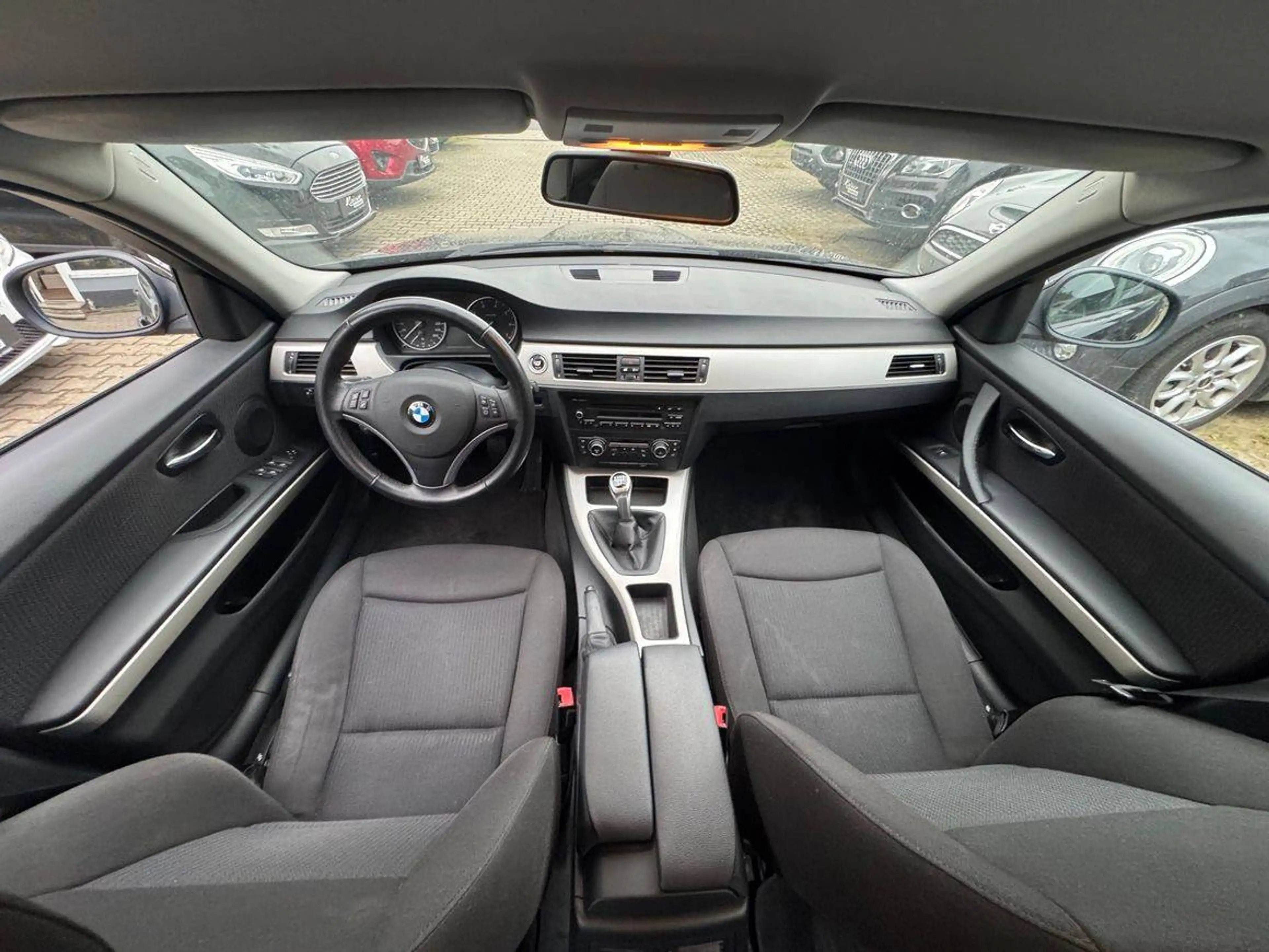 BMW 318 i-PDC-Sitzheitzung-Klimaautomatik-Allwetterreifen 25 — photo 11