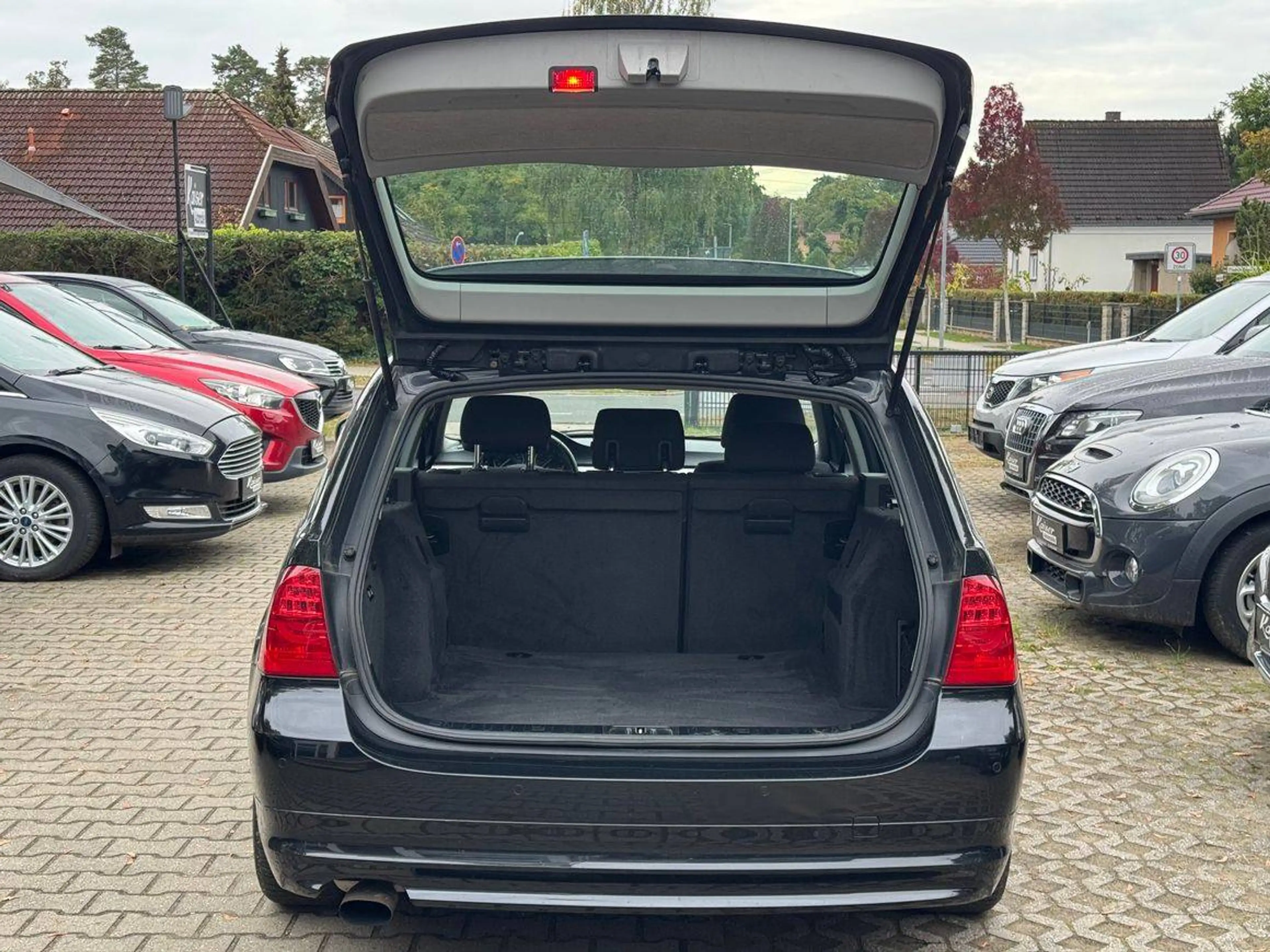 BMW 318 i-PDC-Sitzheitzung-Klimaautomatik-Allwetterreifen 25 — photo 6