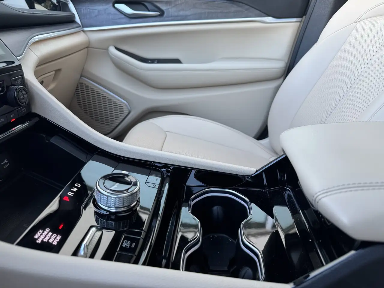 Jeep Grand Cherokee снимка Jeep Grand Cherokee