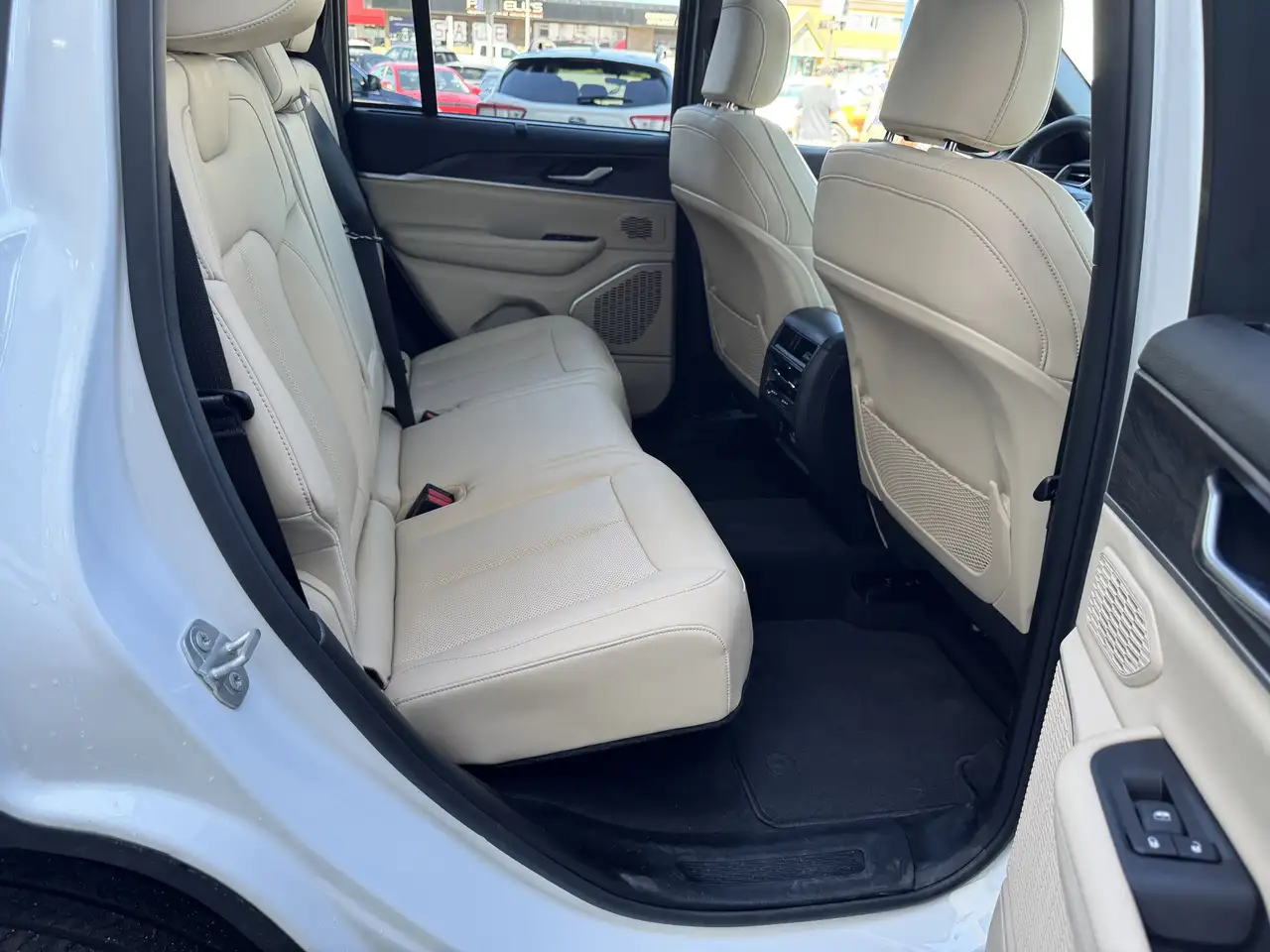 Jeep Grand Cherokee снимка Jeep Grand Cherokee