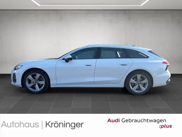 Audi A6 Avant view 3