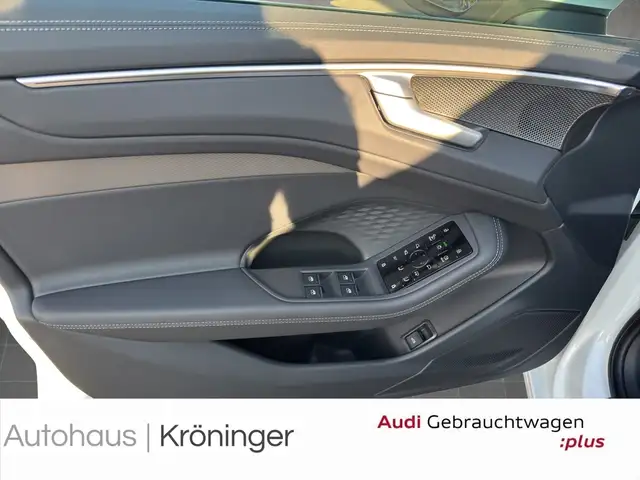 Audi A6 Avant view 8