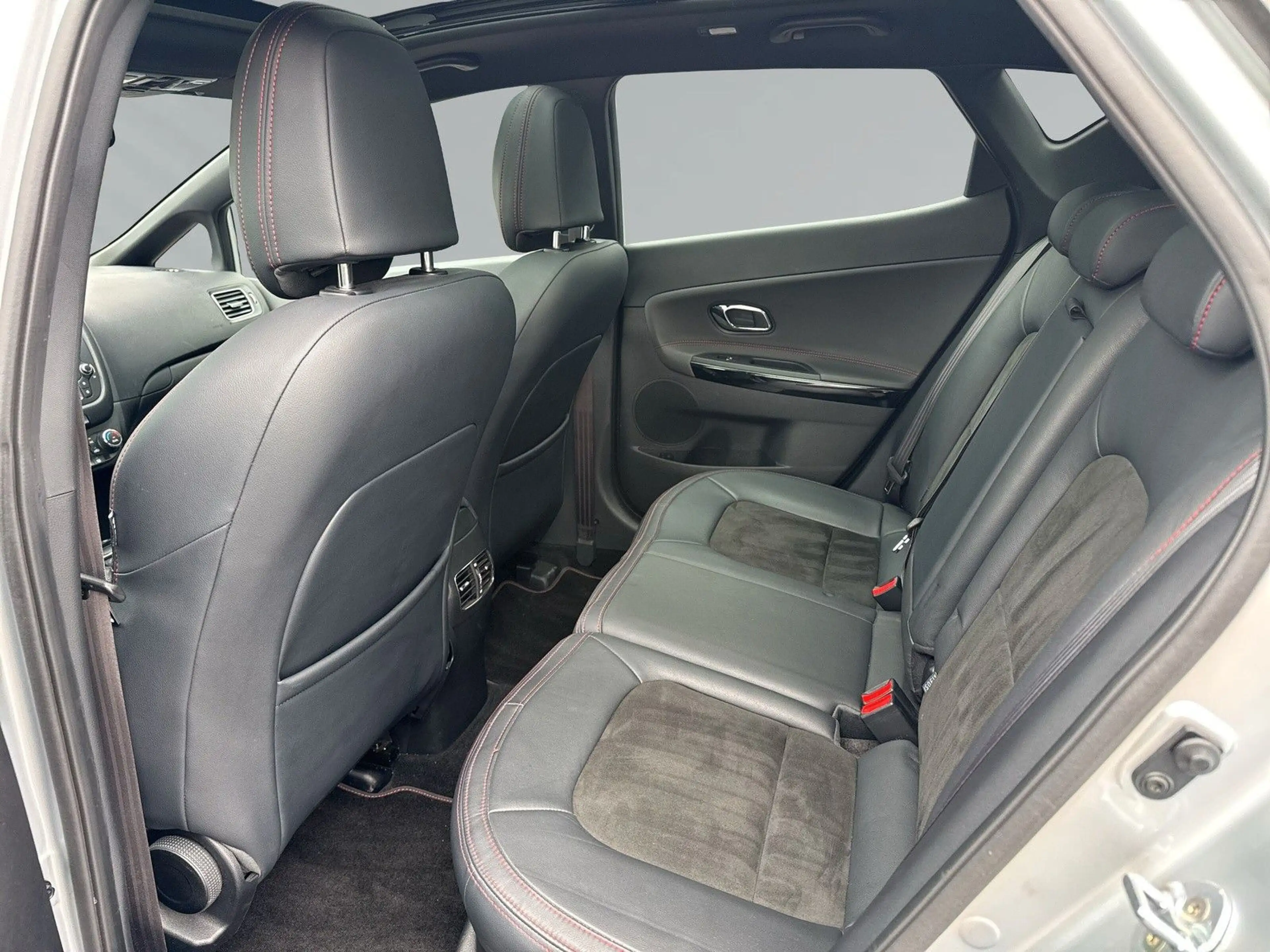 Kia Ceed / cee'd Ceed GT-Track |Panorama|Kamera|Navi|Shz|Xenon|++ — photo 18
