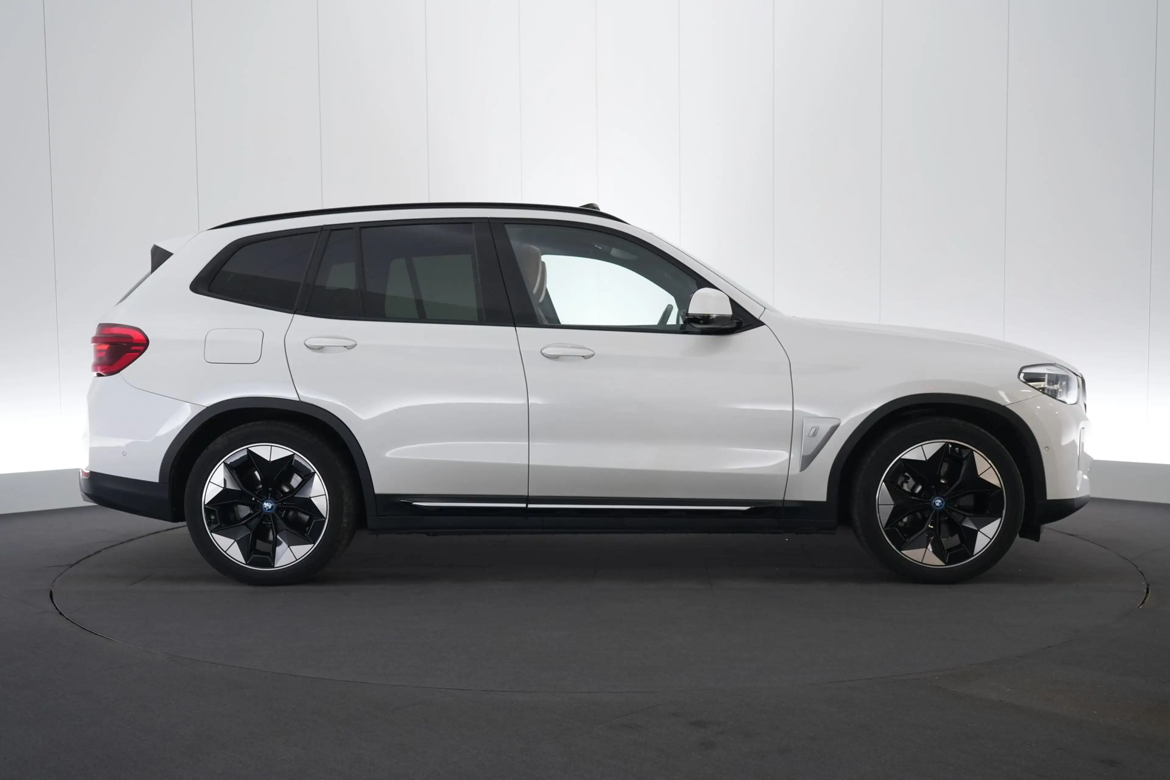 BMW iX3 80 kWh Impressive Dark Shadow LEDER/CUIR Adapt. LE — photo 5