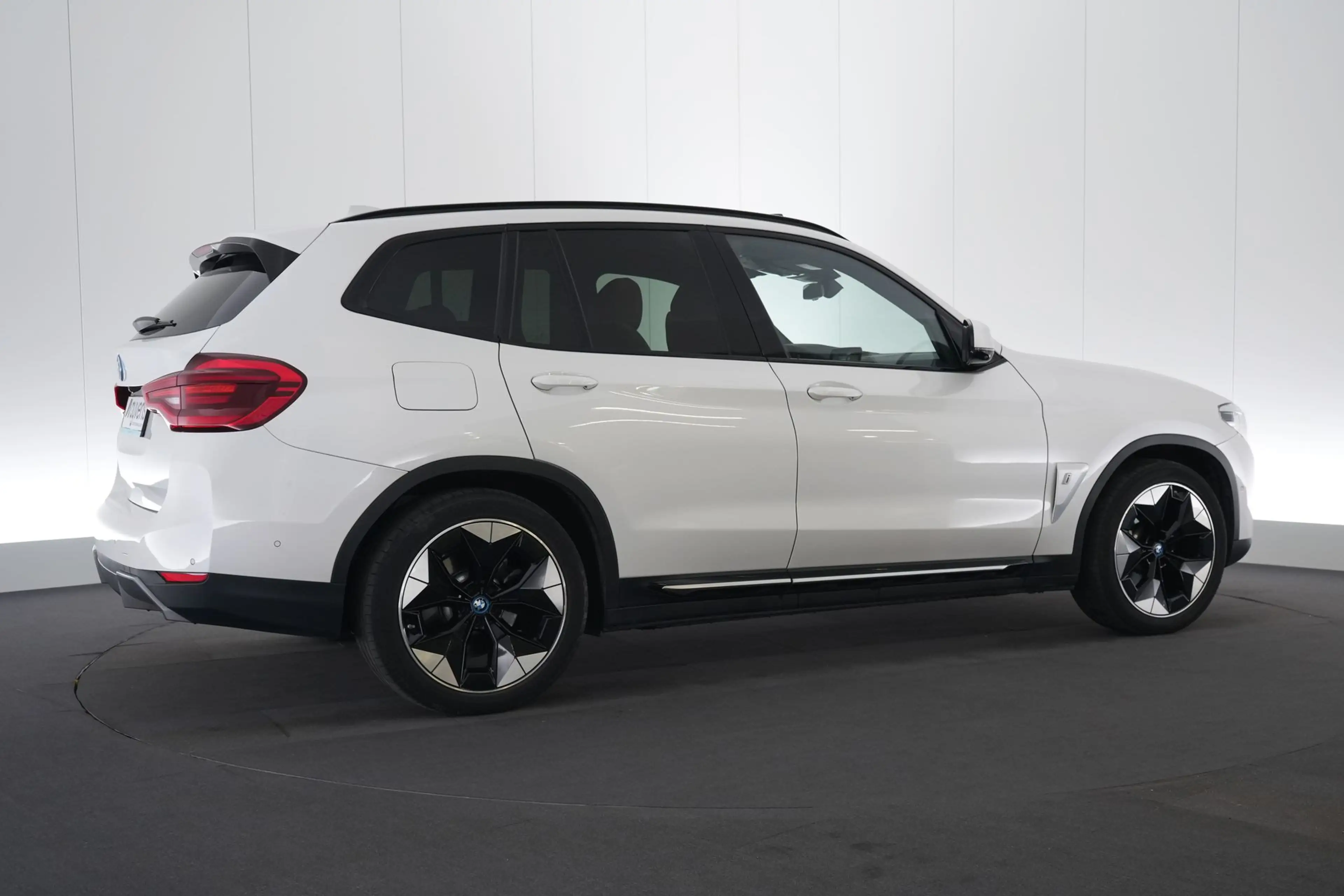 BMW iX3 80 kWh Impressive Dark Shadow LEDER/CUIR Adapt. LE — photo 6