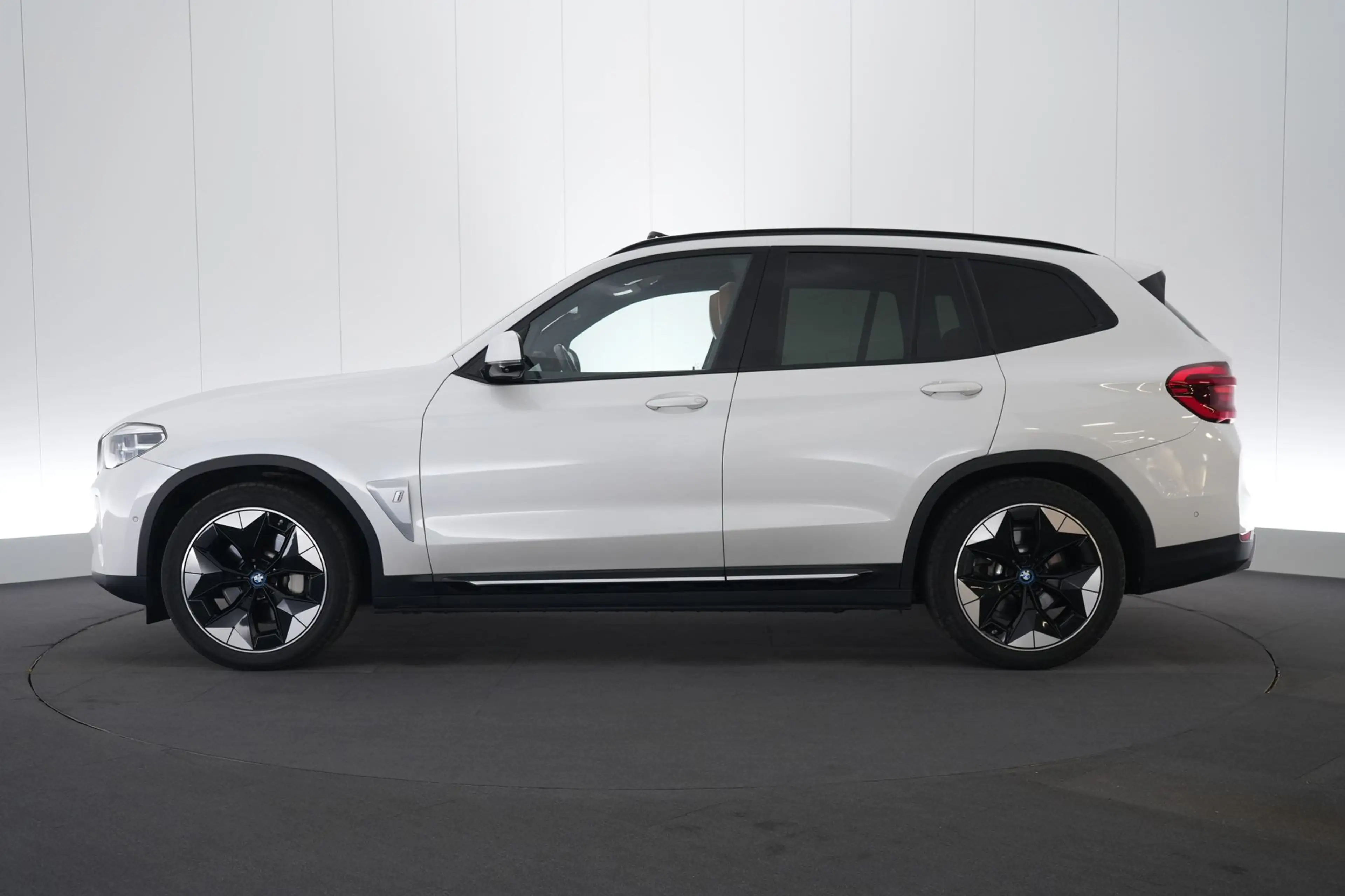 BMW iX3 80 kWh Impressive Dark Shadow LEDER/CUIR Adapt. LE — photo 11