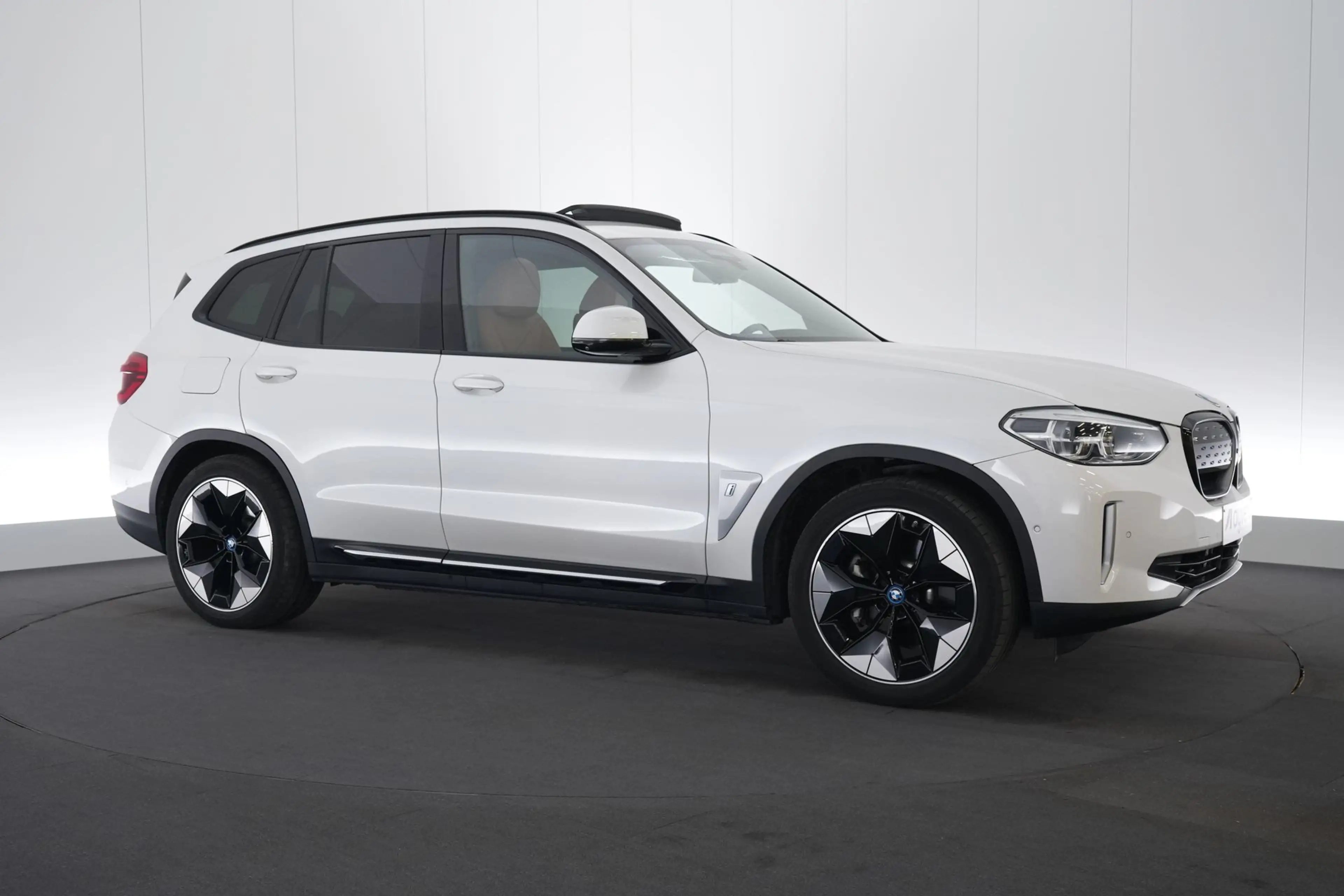 BMW iX3 80 kWh Impressive Dark Shadow LEDER/CUIR Adapt. LE — photo 4