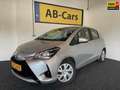Toyota Yaris 1.5 Hybrid Active Grijs - thumbnail 1