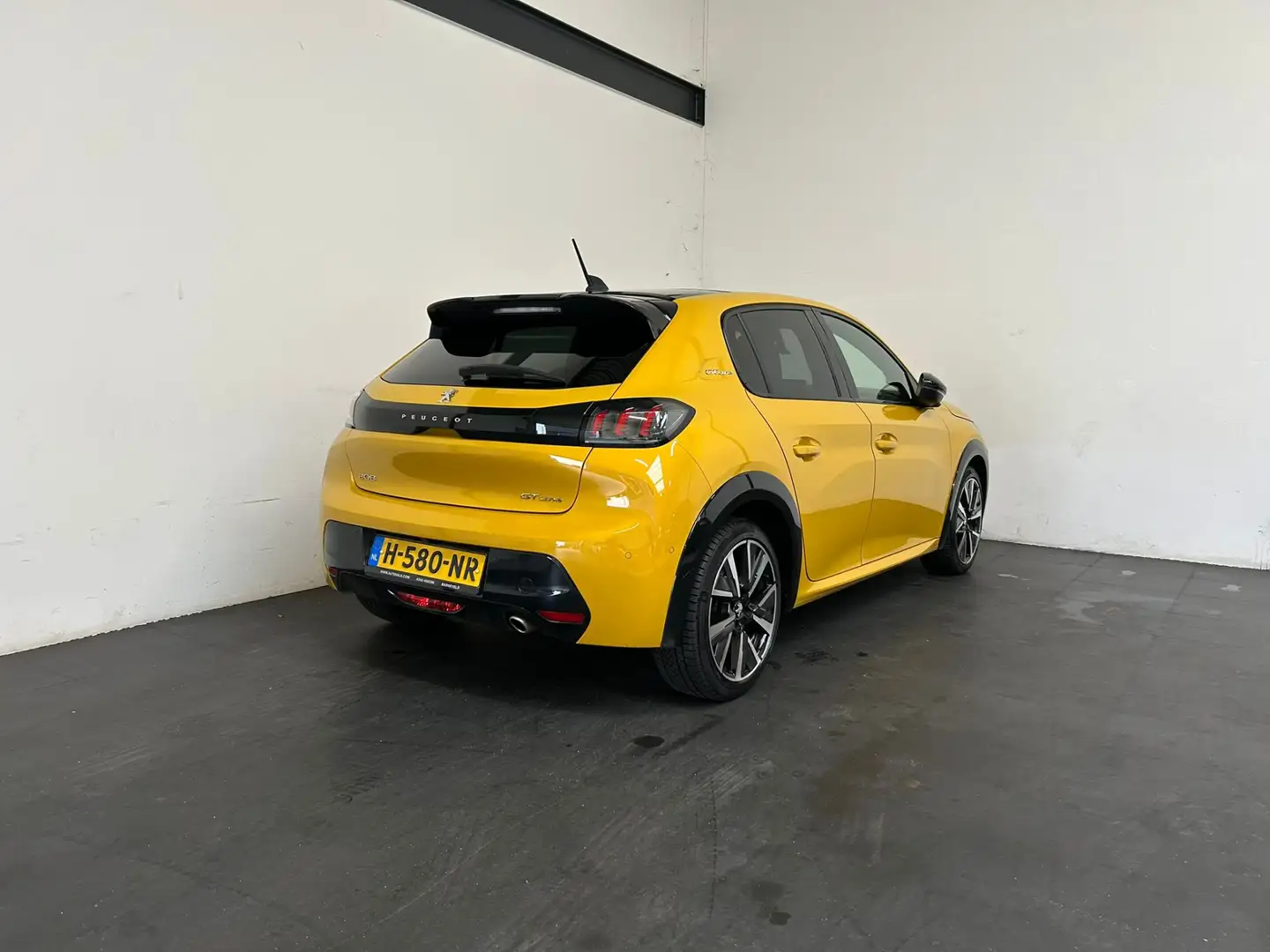 Peugeot 208 1.2 PureTech GT-Line 1e eigenaar! Geel - 2