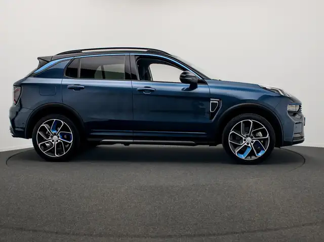Lynk & Co 01 view 28