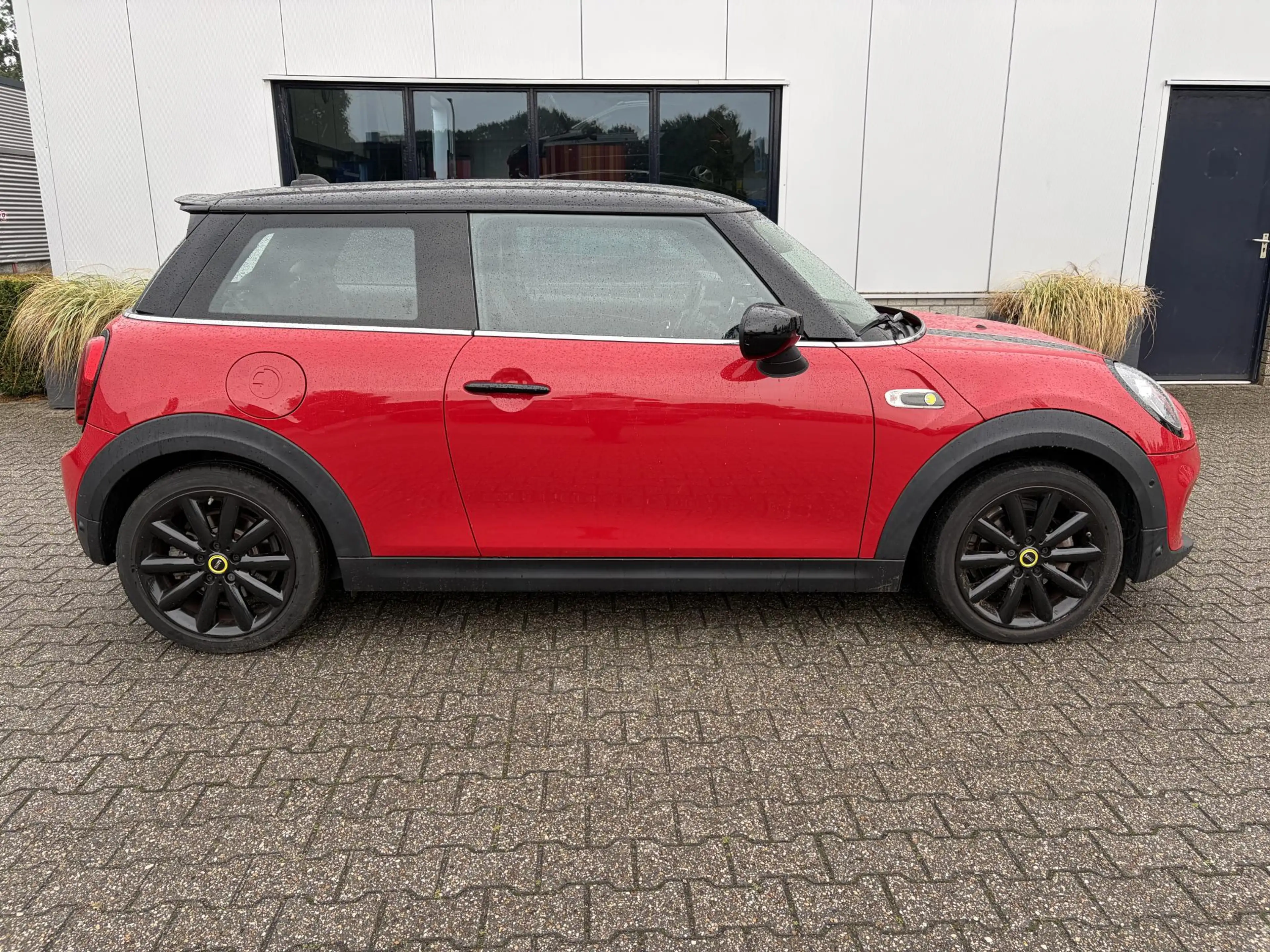 MINI Electric Charged 33 kWh CAMERA LEDER NAV ENZ 183KM — photo 15