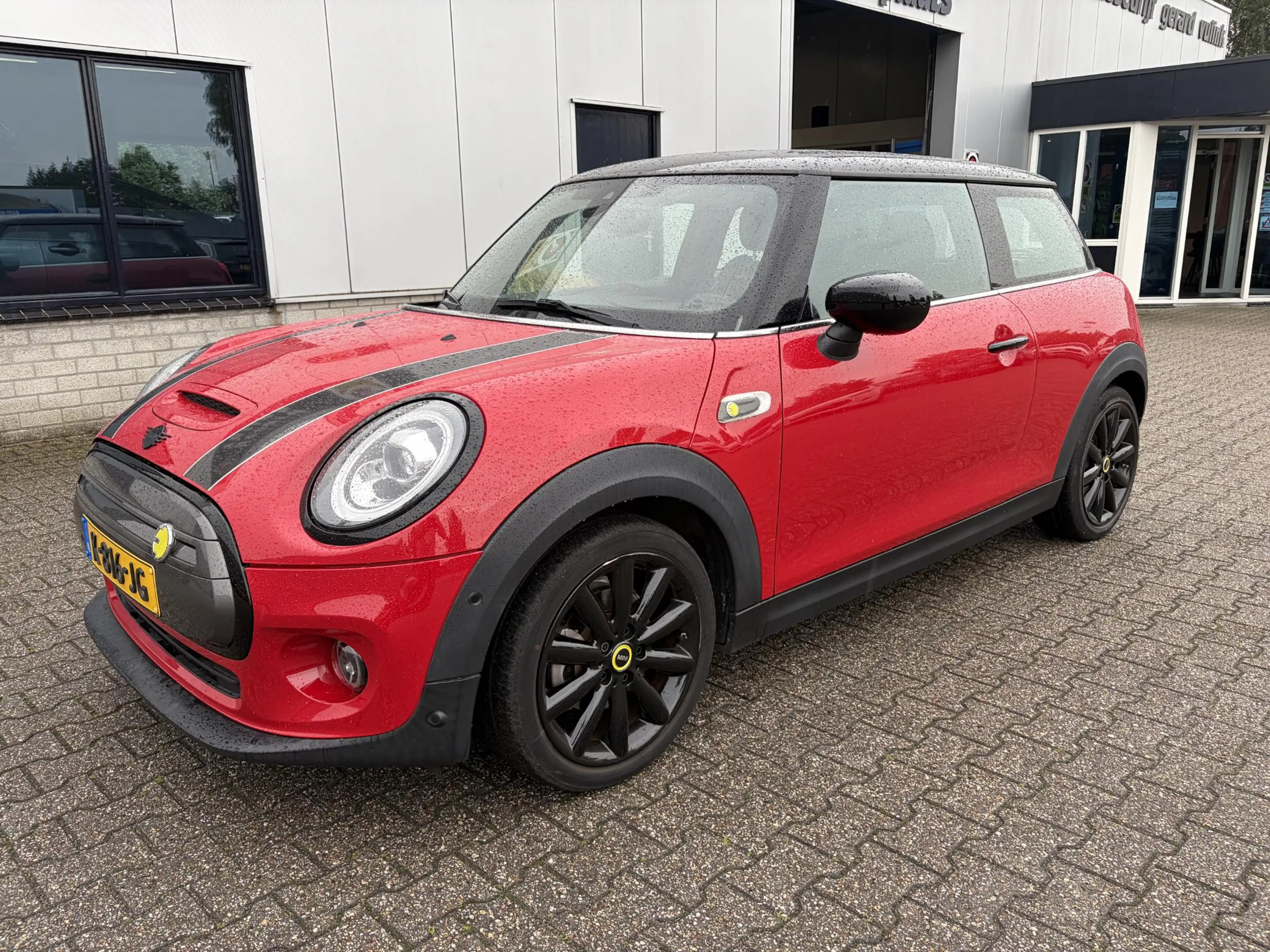MINI Electric Charged 33 kWh CAMERA LEDER NAV ENZ 183KM — photo 8